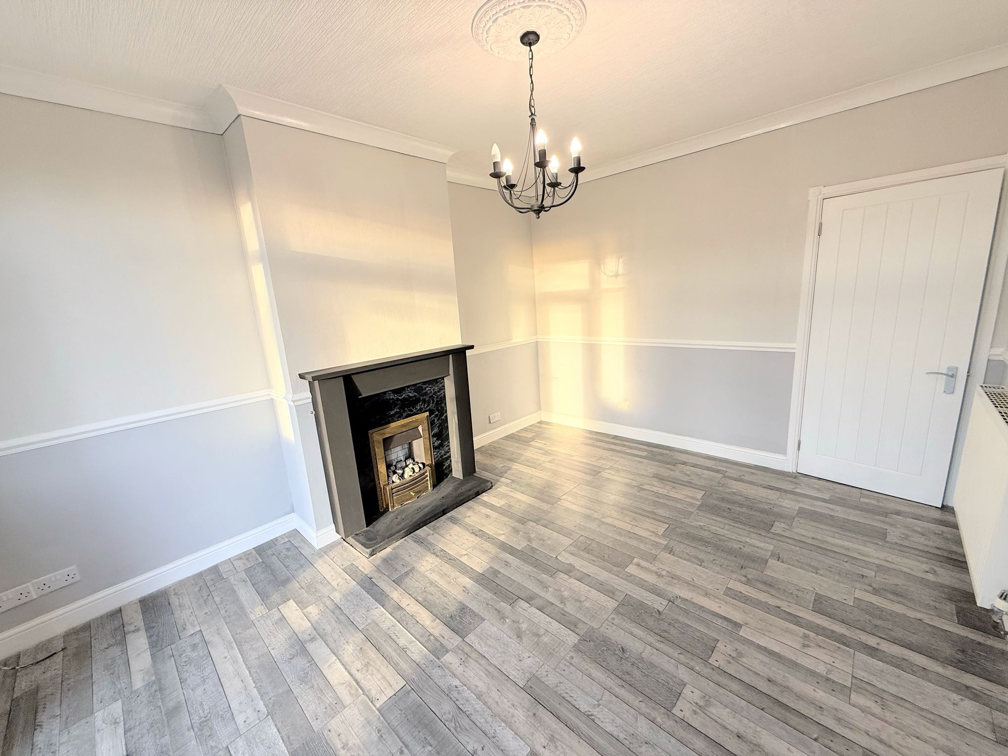 2 bed end of terrace house for sale in Woodlands Mount, Halifax  - Property Image 6