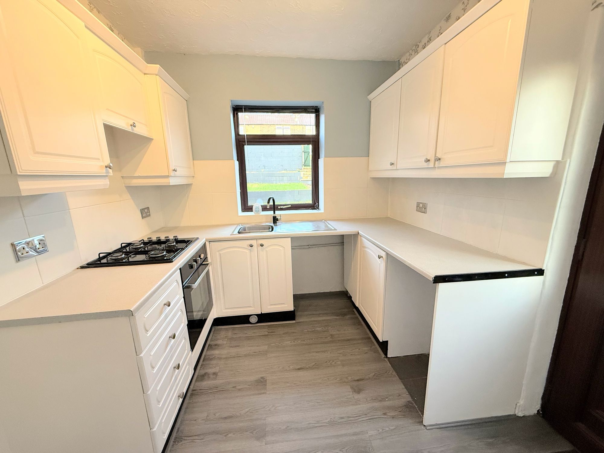 2 bed end of terrace house for sale in Woodlands Mount, Halifax 2