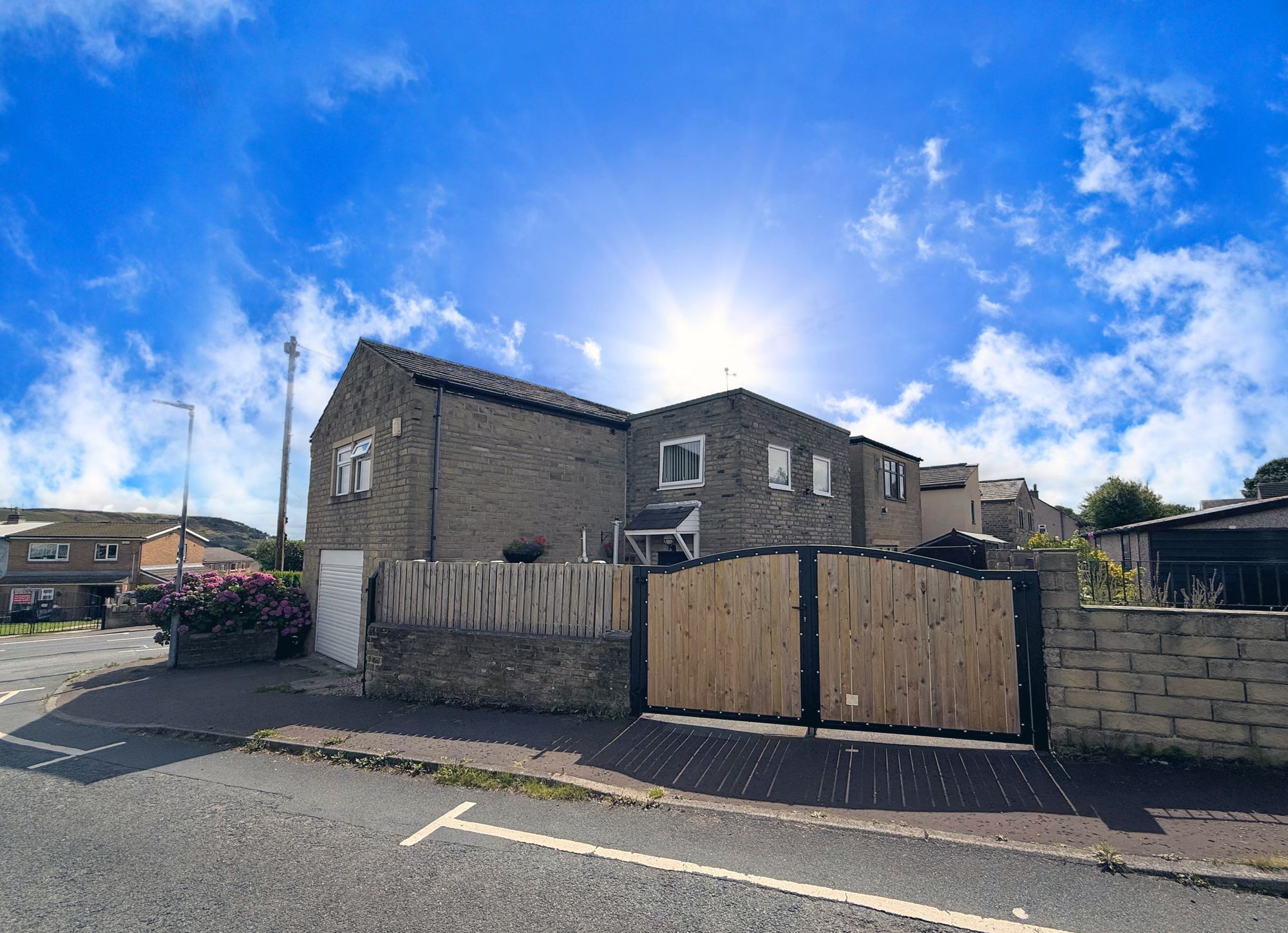 4 bed end of terrace house for sale in Moor Bottom Road, Halifax 3
