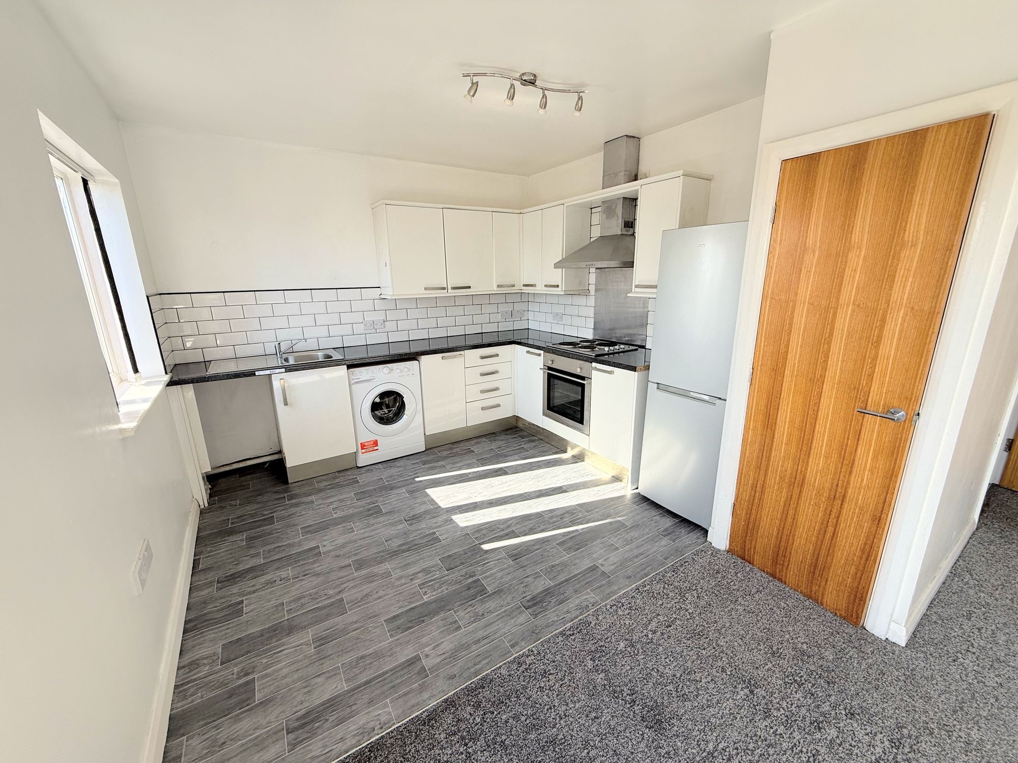 2 bed flat to rent in Mount Terrace, Halifax 1