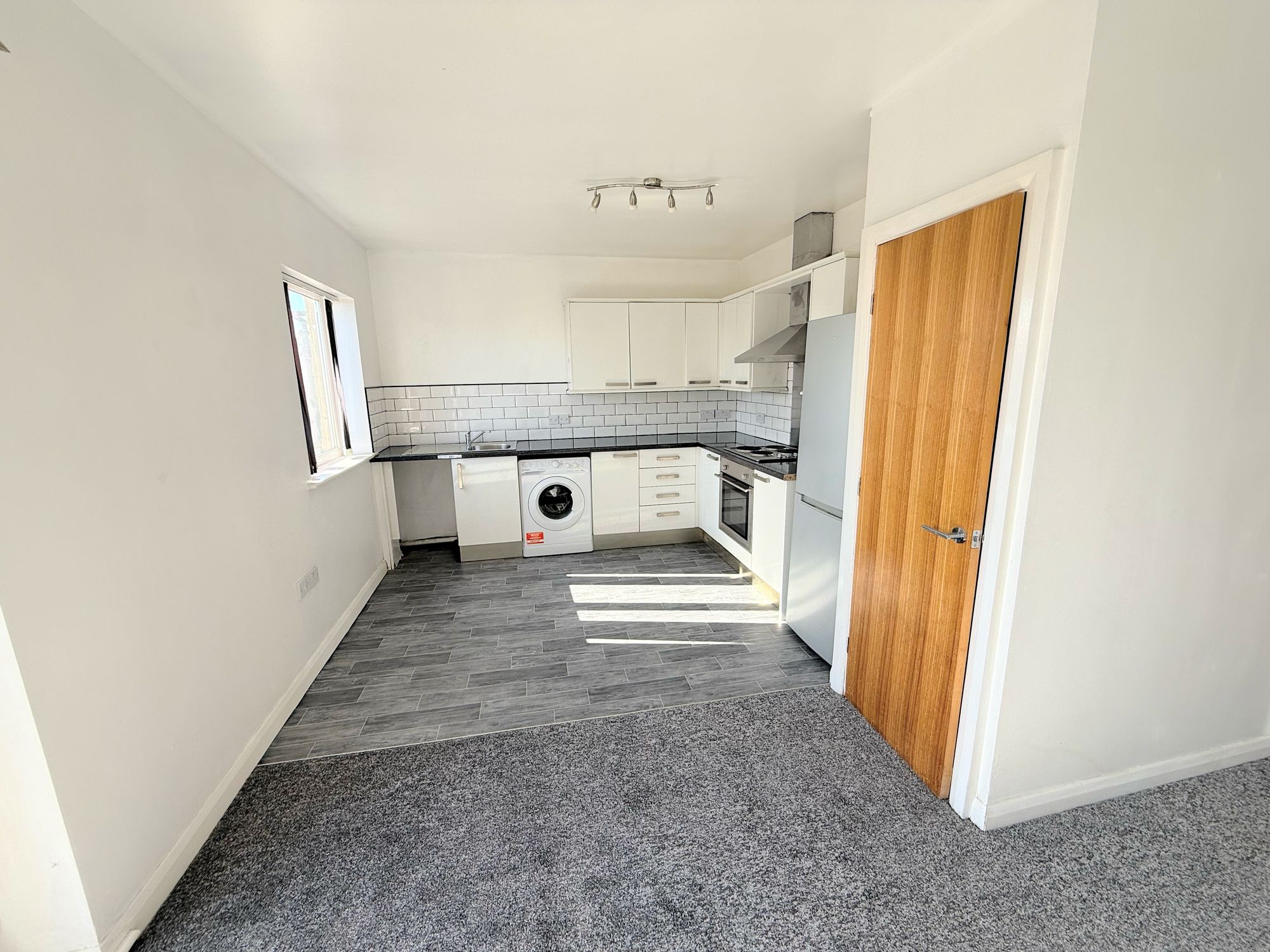 2 bed flat to rent in Mount Terrace, Halifax 6