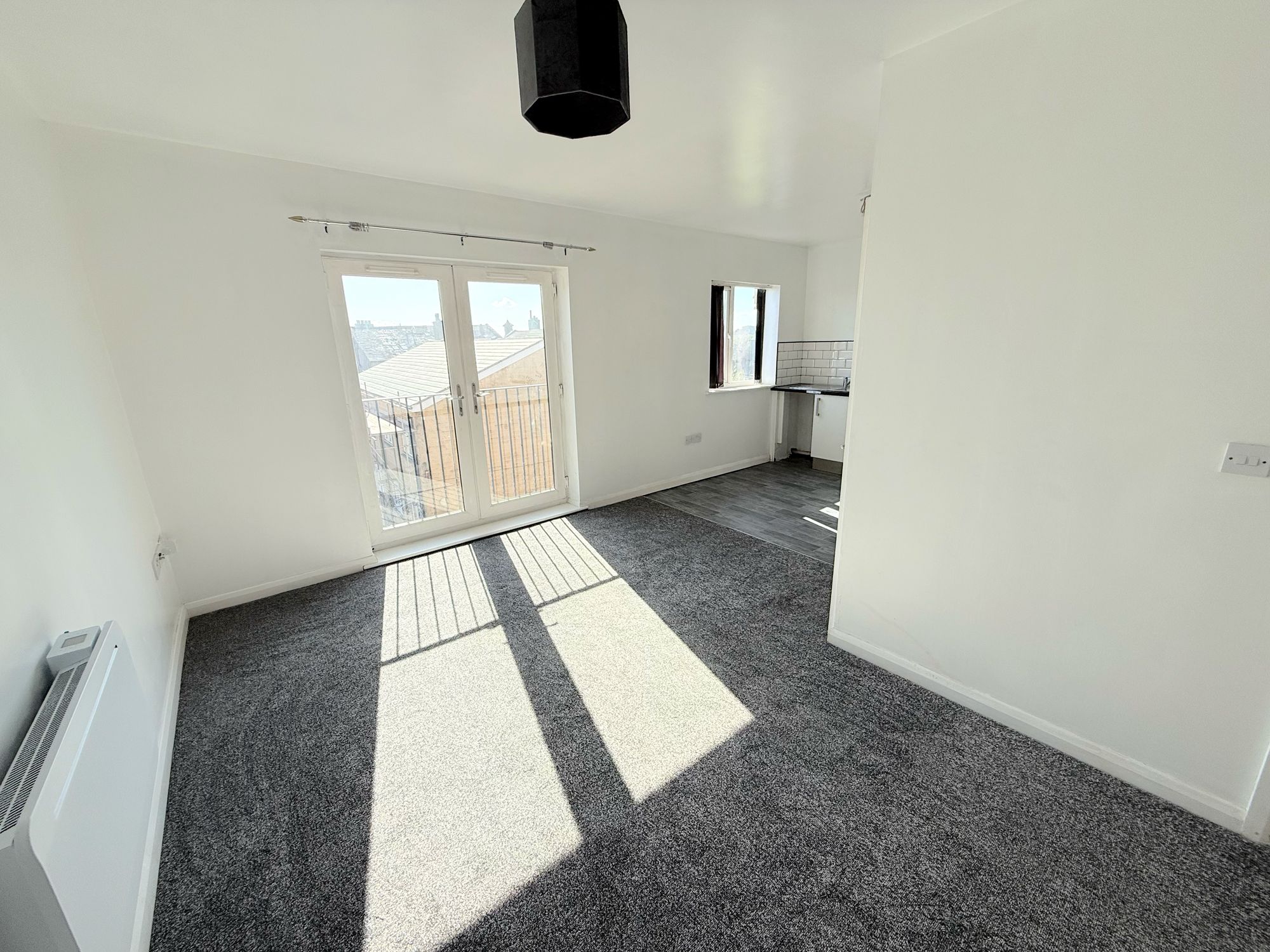 2 bed flat to rent in Mount Terrace, Halifax 2