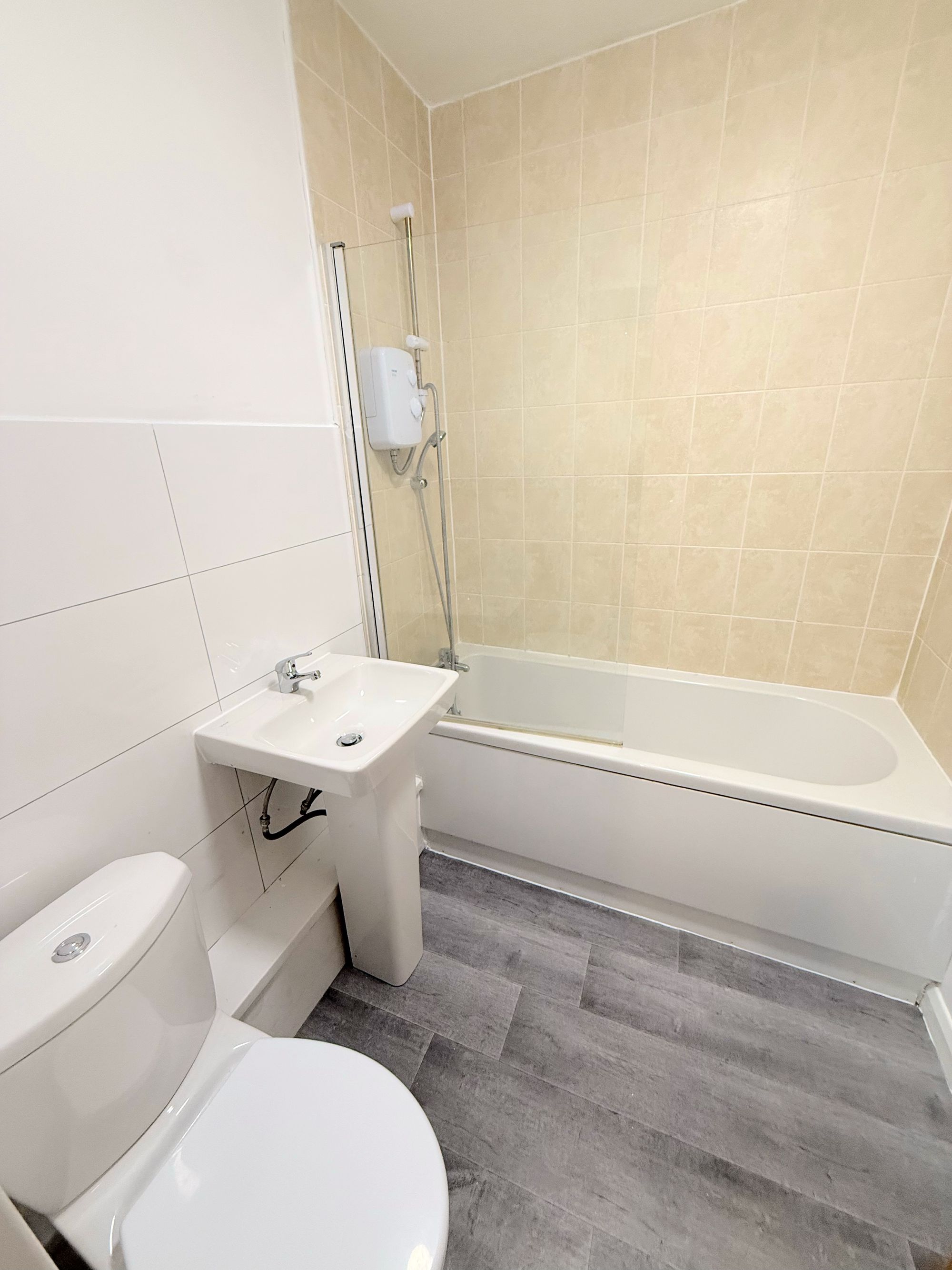 2 bed flat to rent in Mount Terrace, Halifax 9