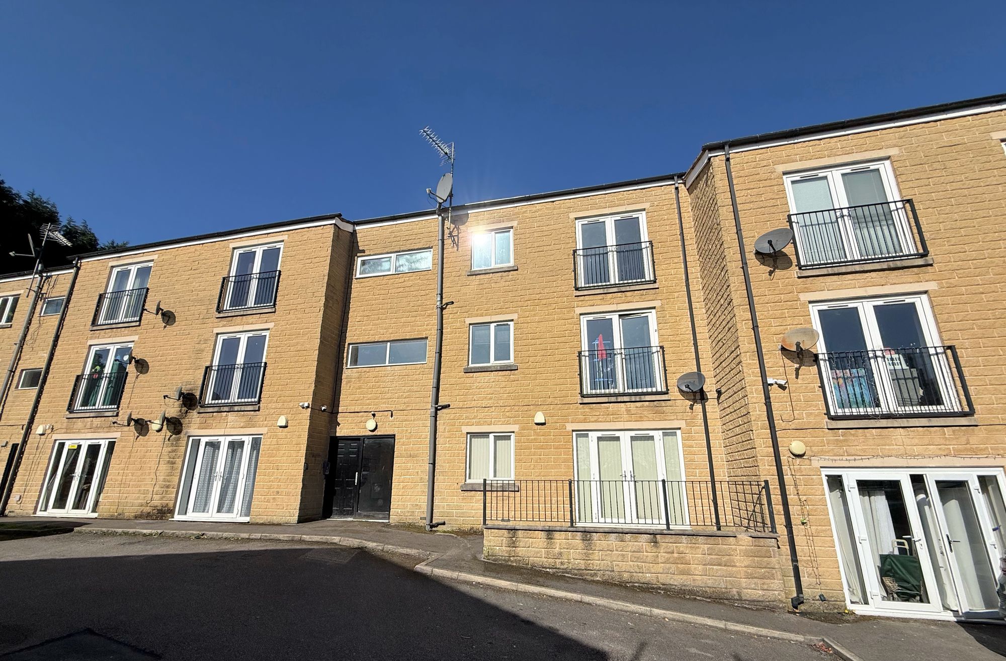 2 bed flat to rent in Mount Terrace, Halifax  - Property Image 5