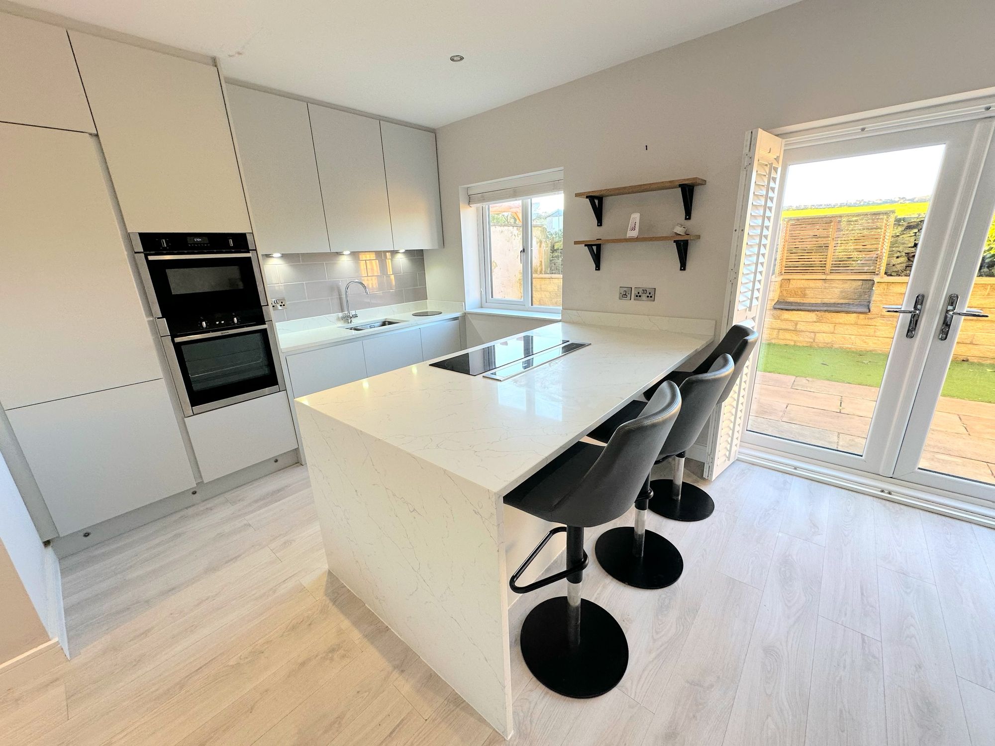 4 bed semi-detached house to rent in Broomfield, Bradford 2