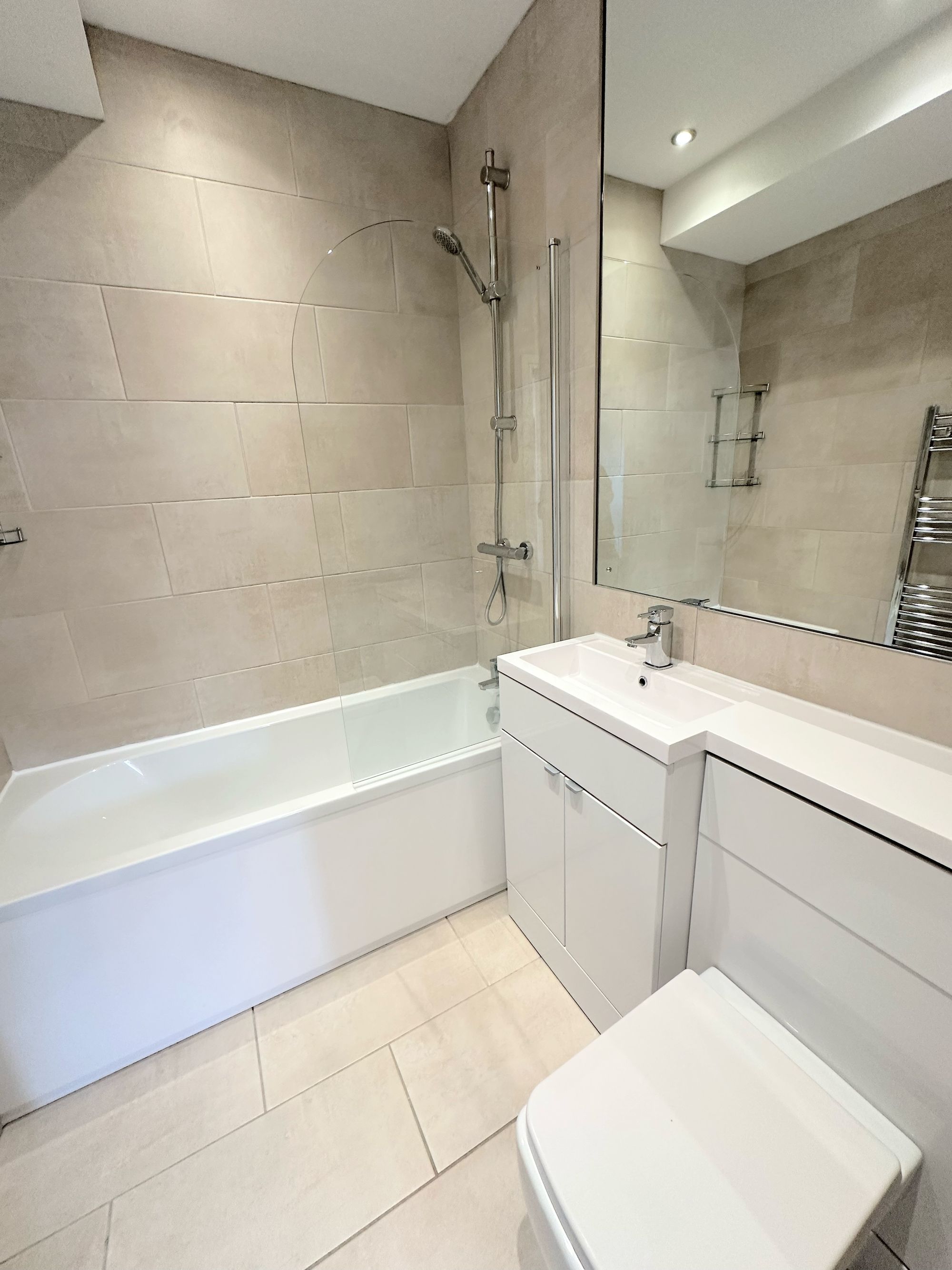 4 bed semi-detached house to rent in Broomfield, Bradford 17