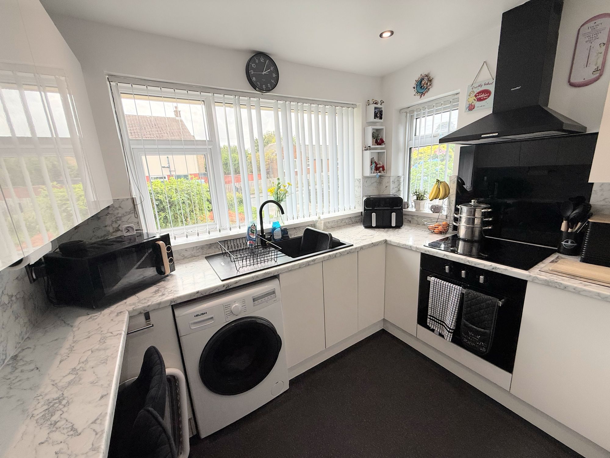 2 bed semi-detached bungalow for sale in Tewit Lane, Halifax 11