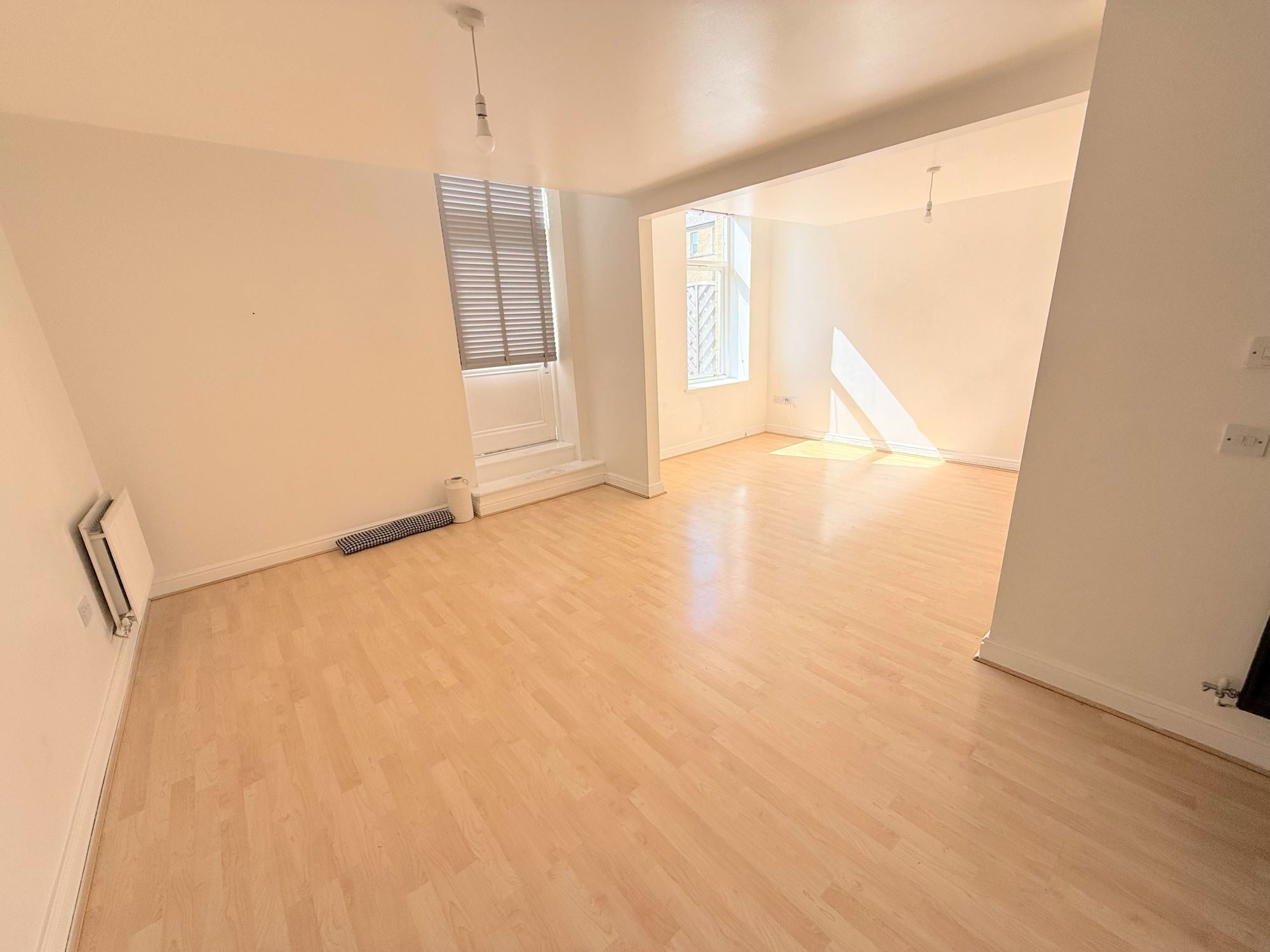 2 bed flat to rent in Charlotte Close, Halifax 9