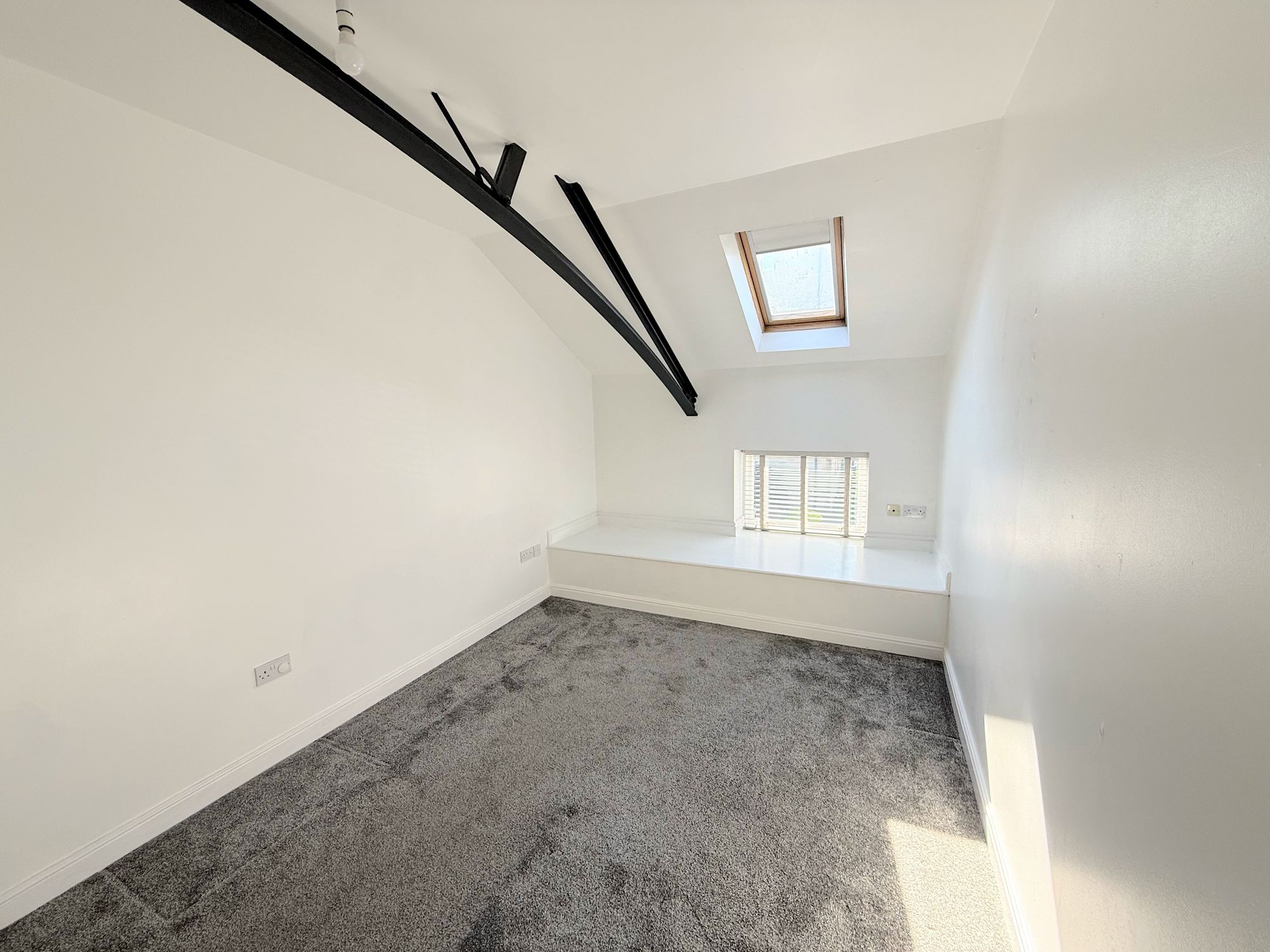 2 bed flat to rent in Charlotte Close, Halifax 3