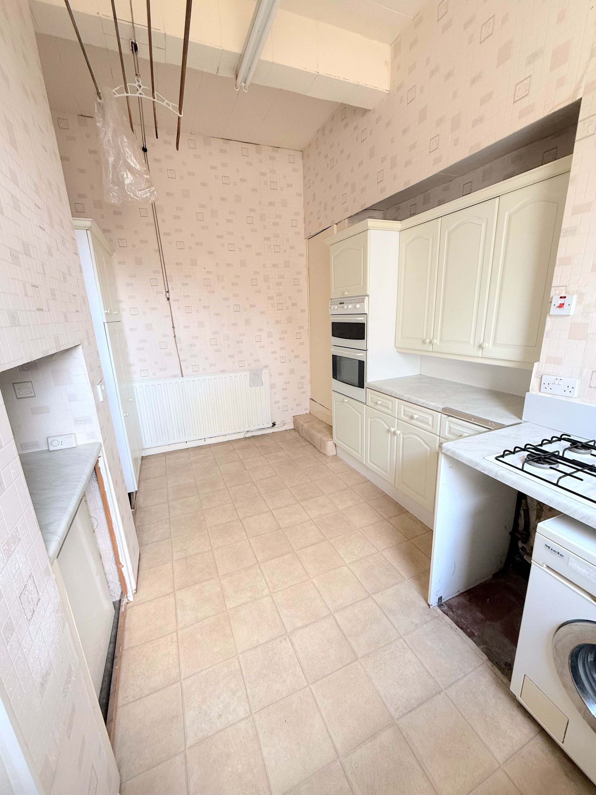 3 bed mid-terraced house for sale in Chapel Street, Bradford 11