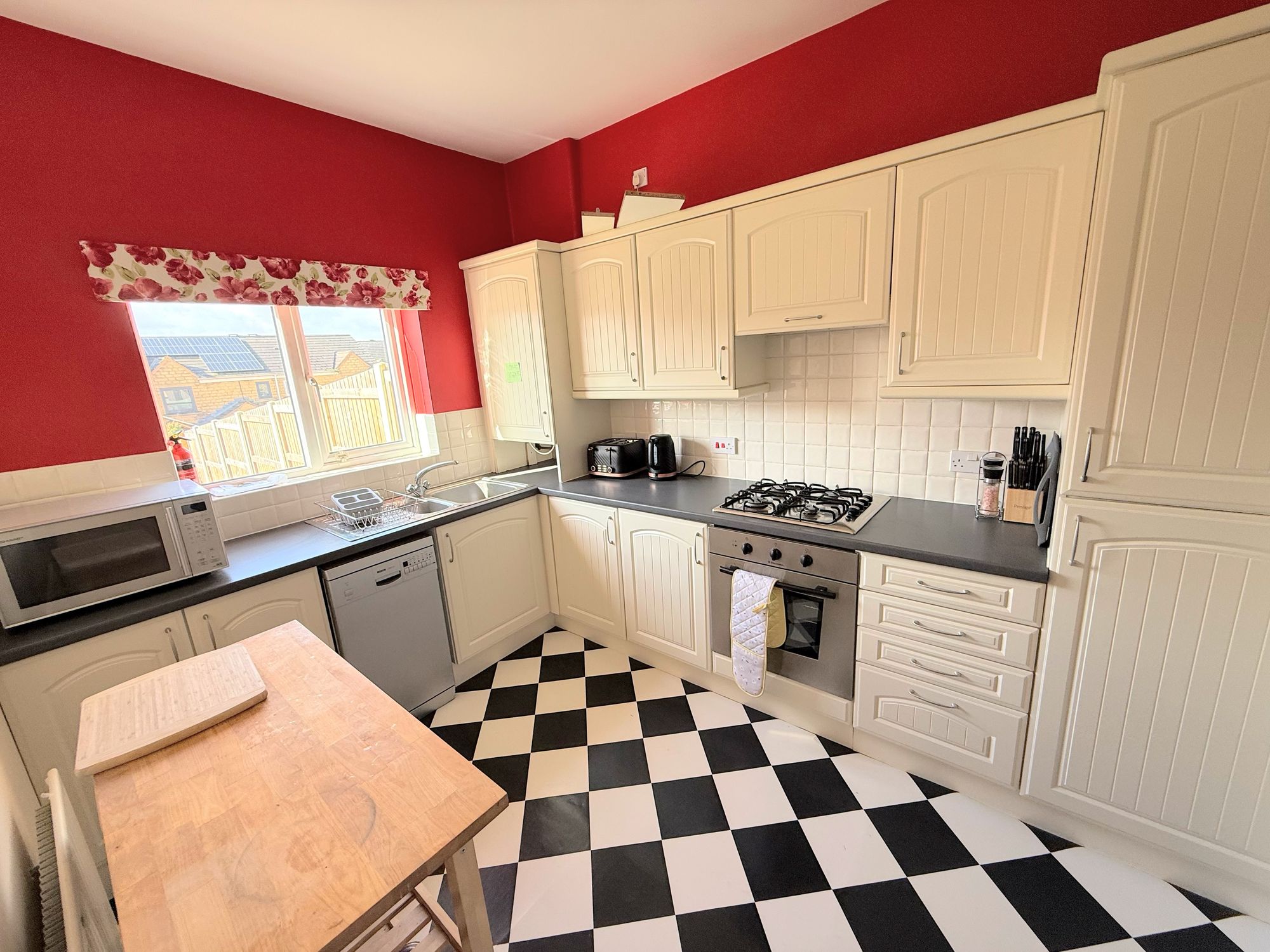 3 bed semi-detached house to rent in Blackberry Way, Halifax 11