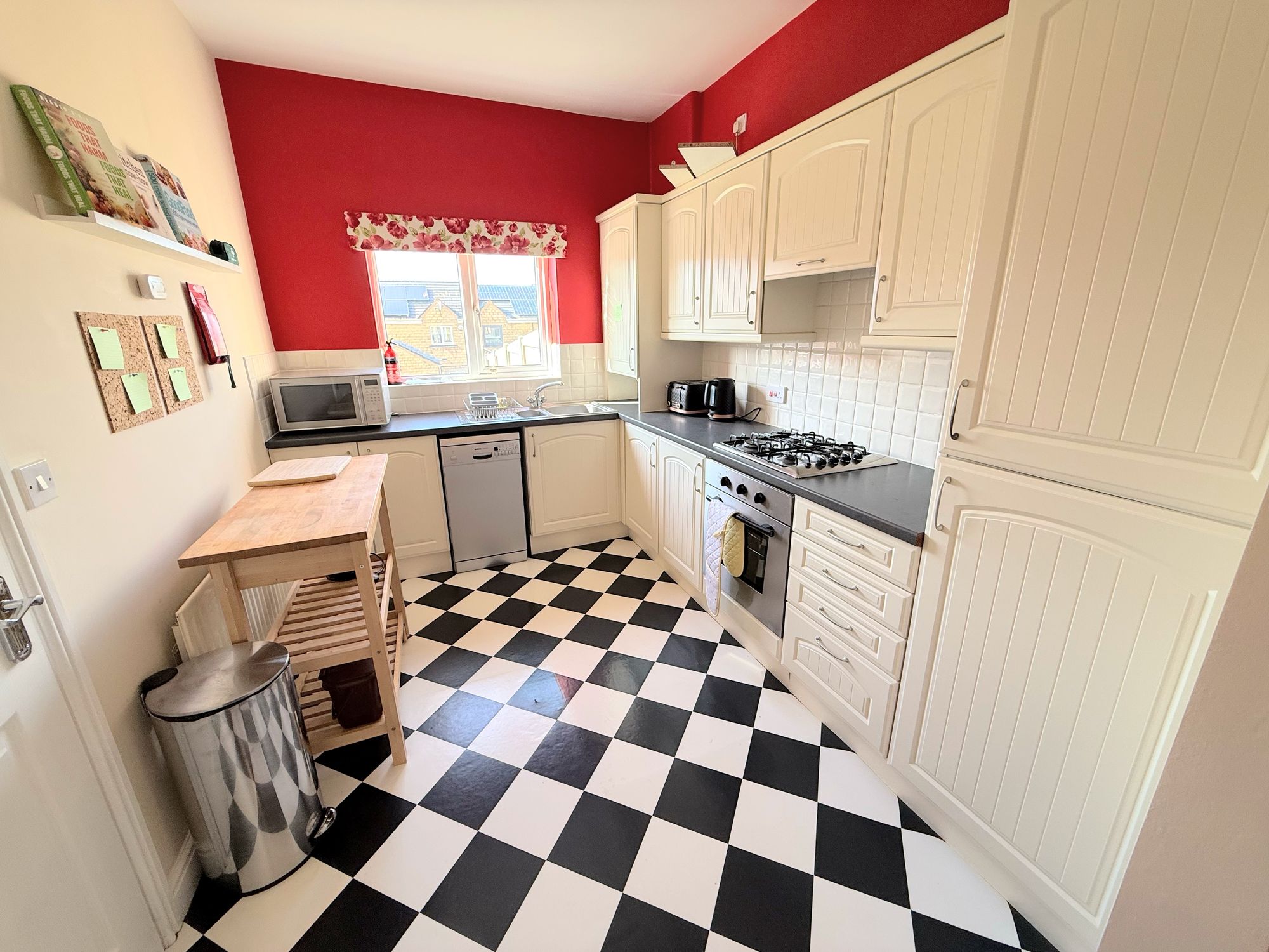 3 bed semi-detached house to rent in Blackberry Way, Halifax  - Property Image 3