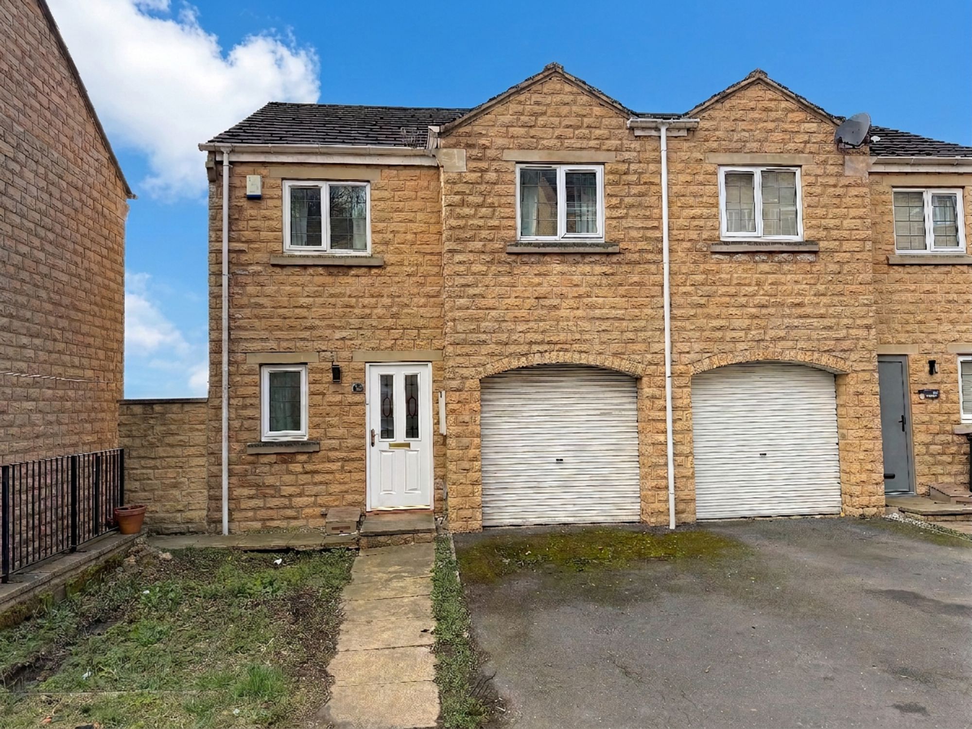 3 bed semi-detached house to rent in Blackberry Way, Halifax - Property Image 1