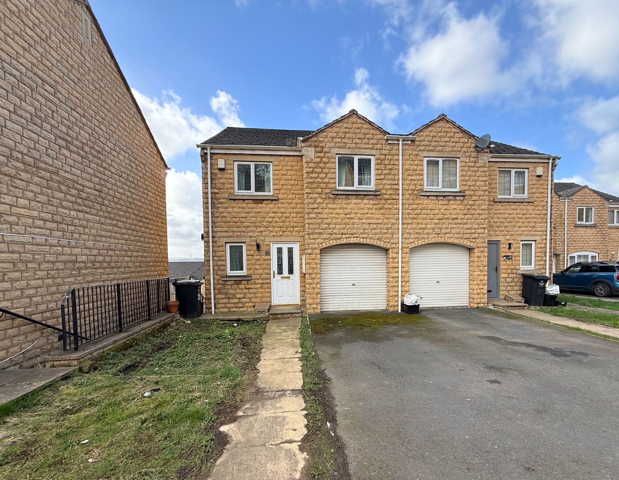 3 bed semi-detached house to rent in Blackberry Way, Halifax 4