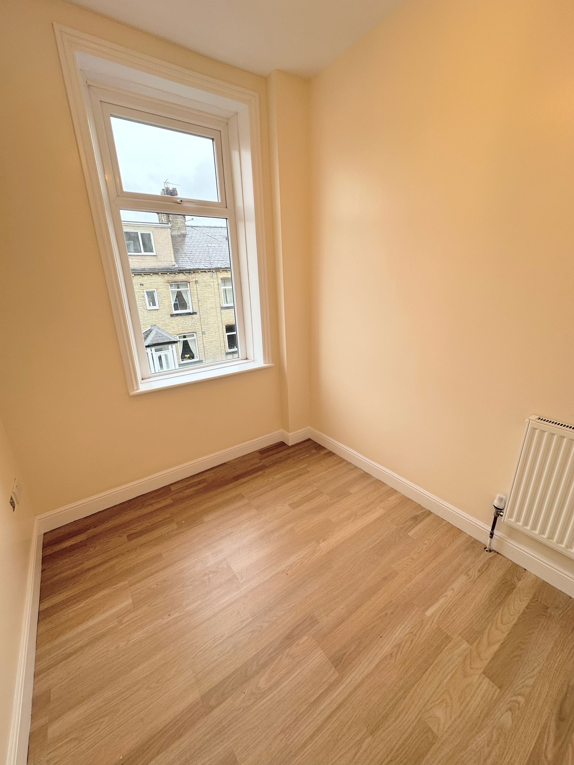 3 bed mid-terraced house to rent in Brighton Street, Halifax 13