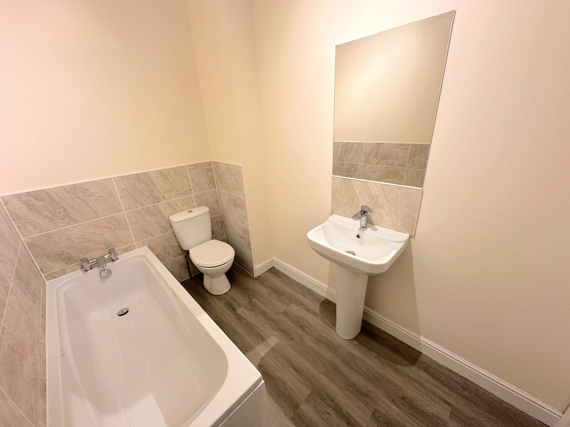 3 bed mid-terraced house to rent in Brighton Street, Halifax 2