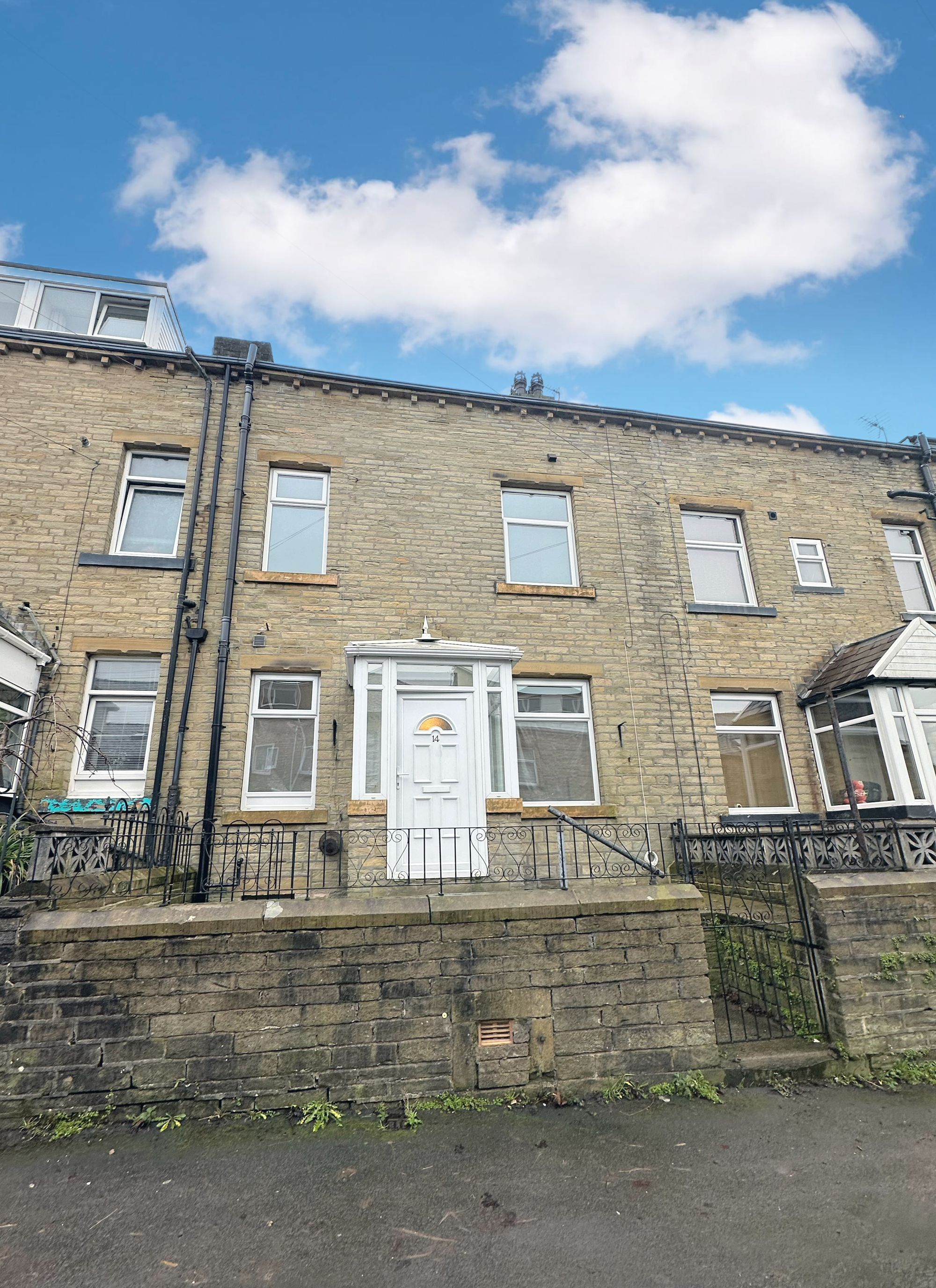 3 bed mid-terraced house to rent in Brighton Street, Halifax  - Property Image 1