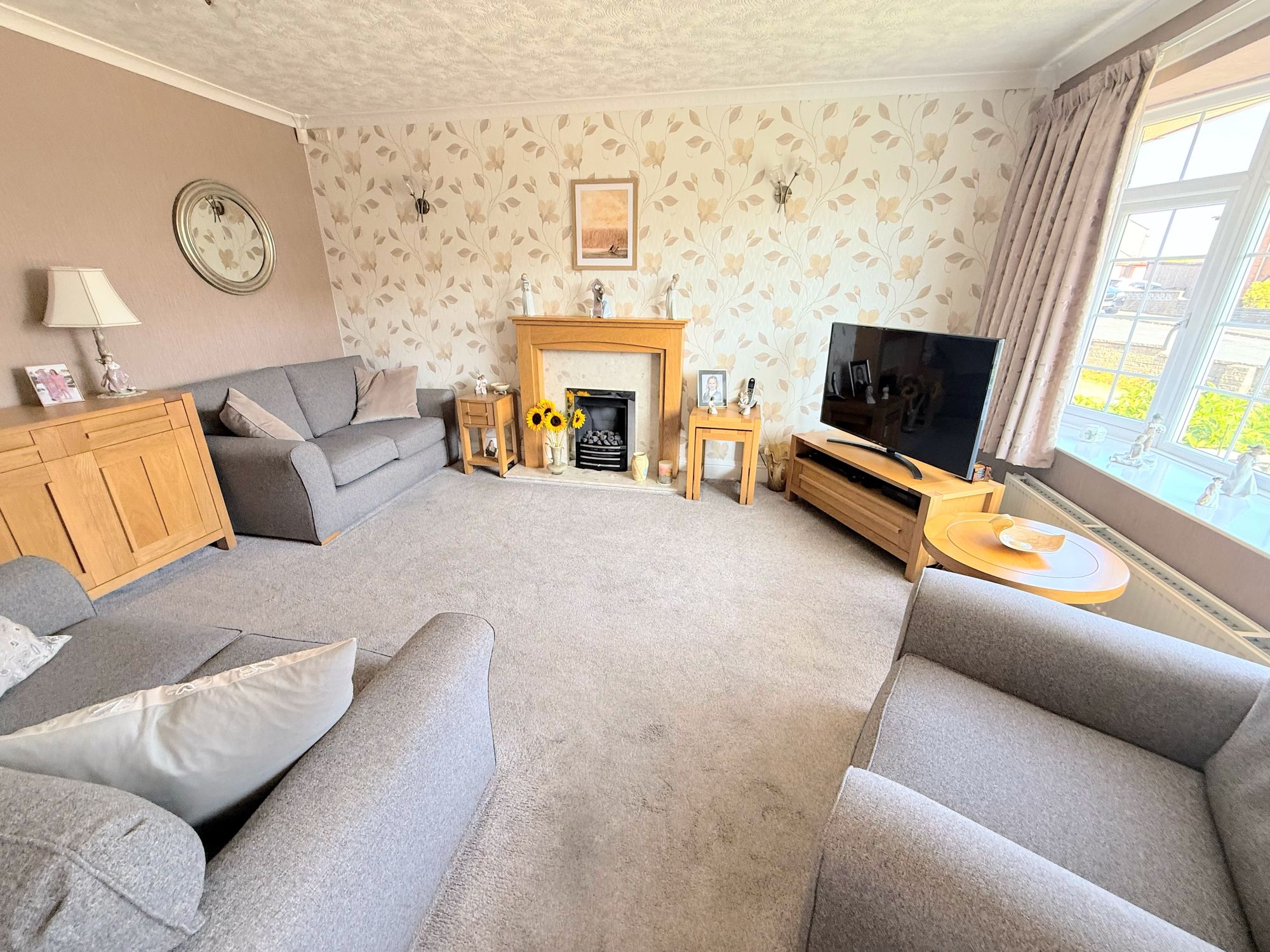 2 bed semi-detached bungalow for sale in Belgrave Gardens, Halifax  - Property Image 8
