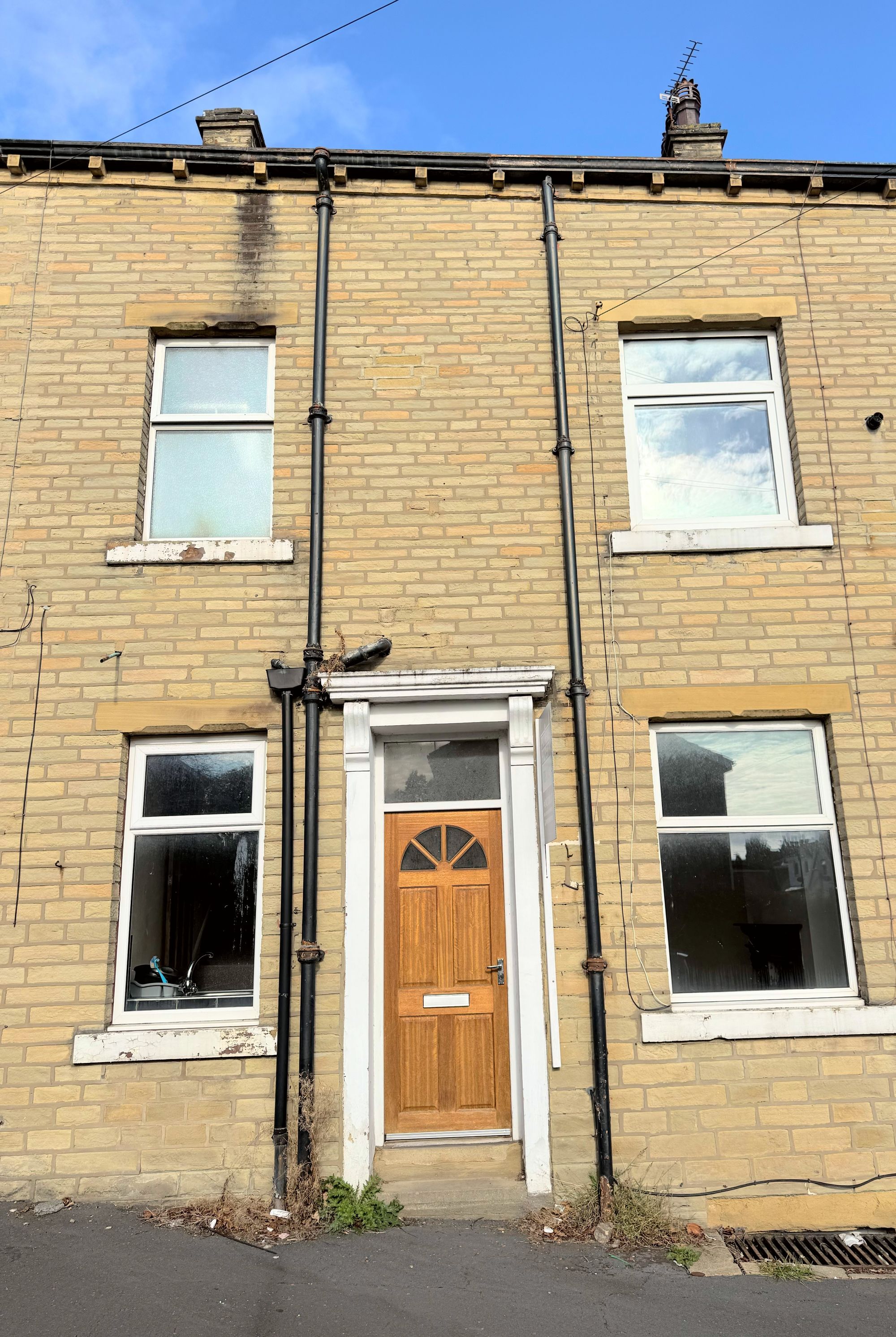 2 bed mid-terraced house for sale in East Park Road, Halifax  - Property Image 1