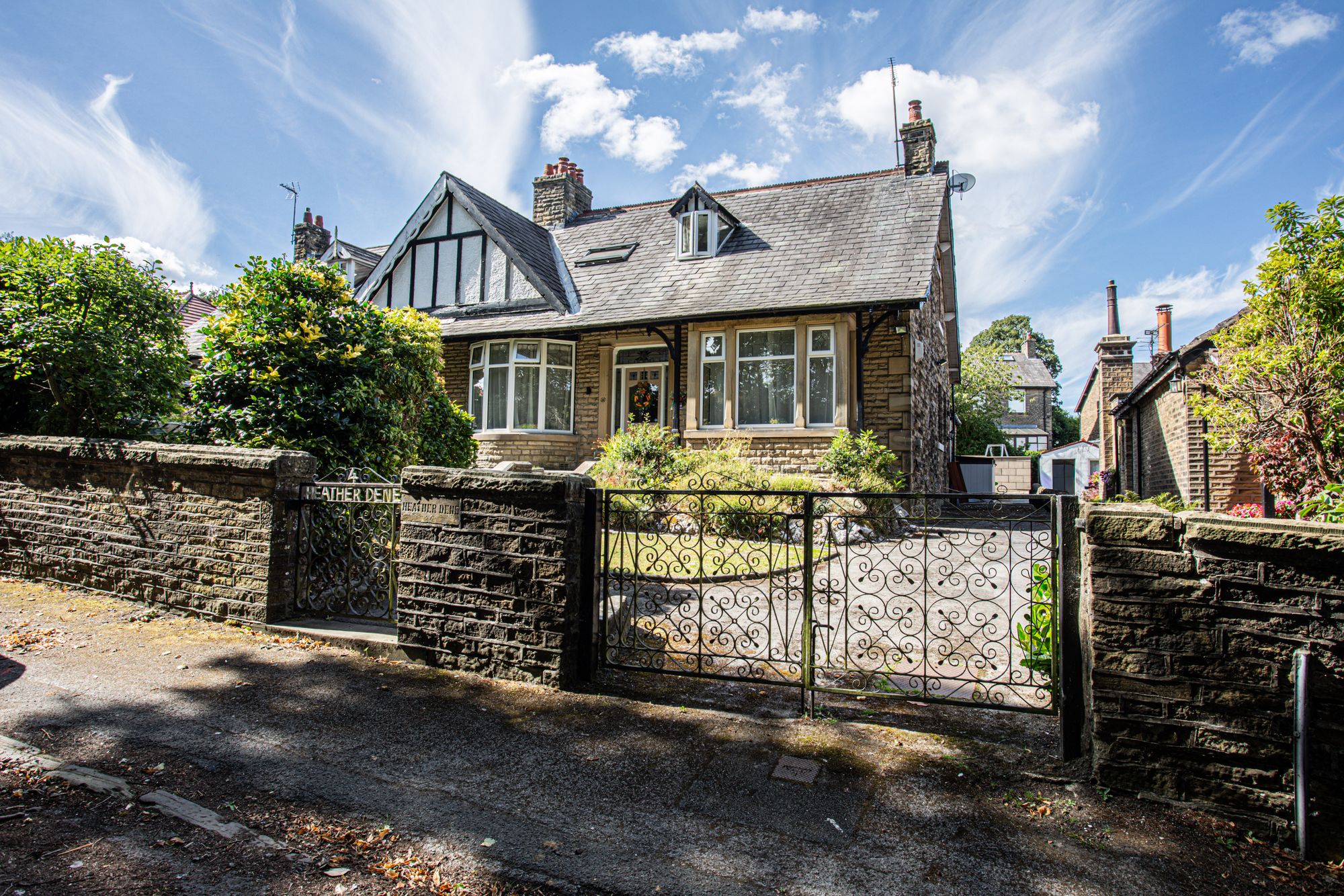 3 bed semi-detached house for sale in Brant Avenue, Halifax 0