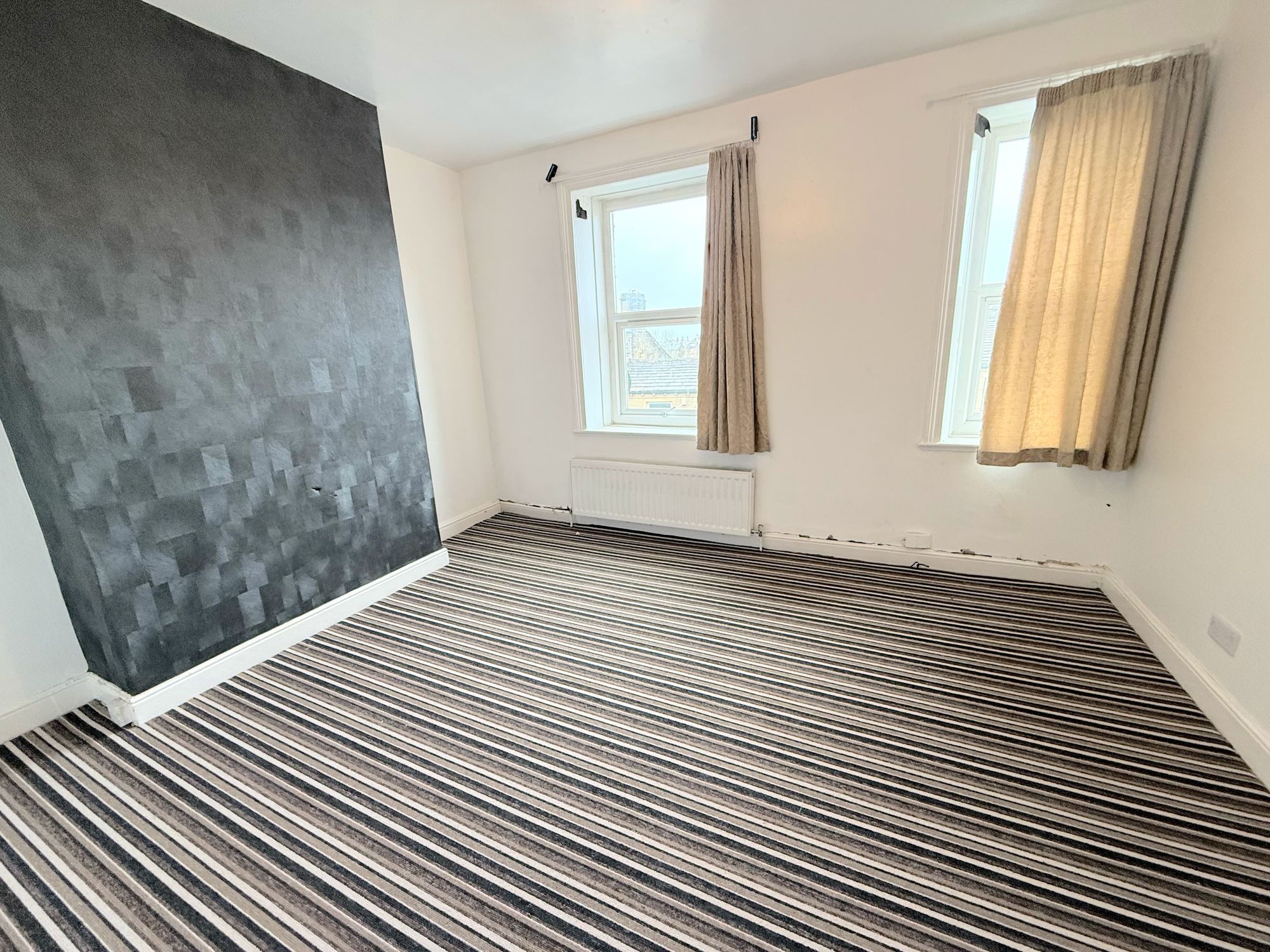 3 bed end of terrace house for sale in King Cross Road, Halifax 2