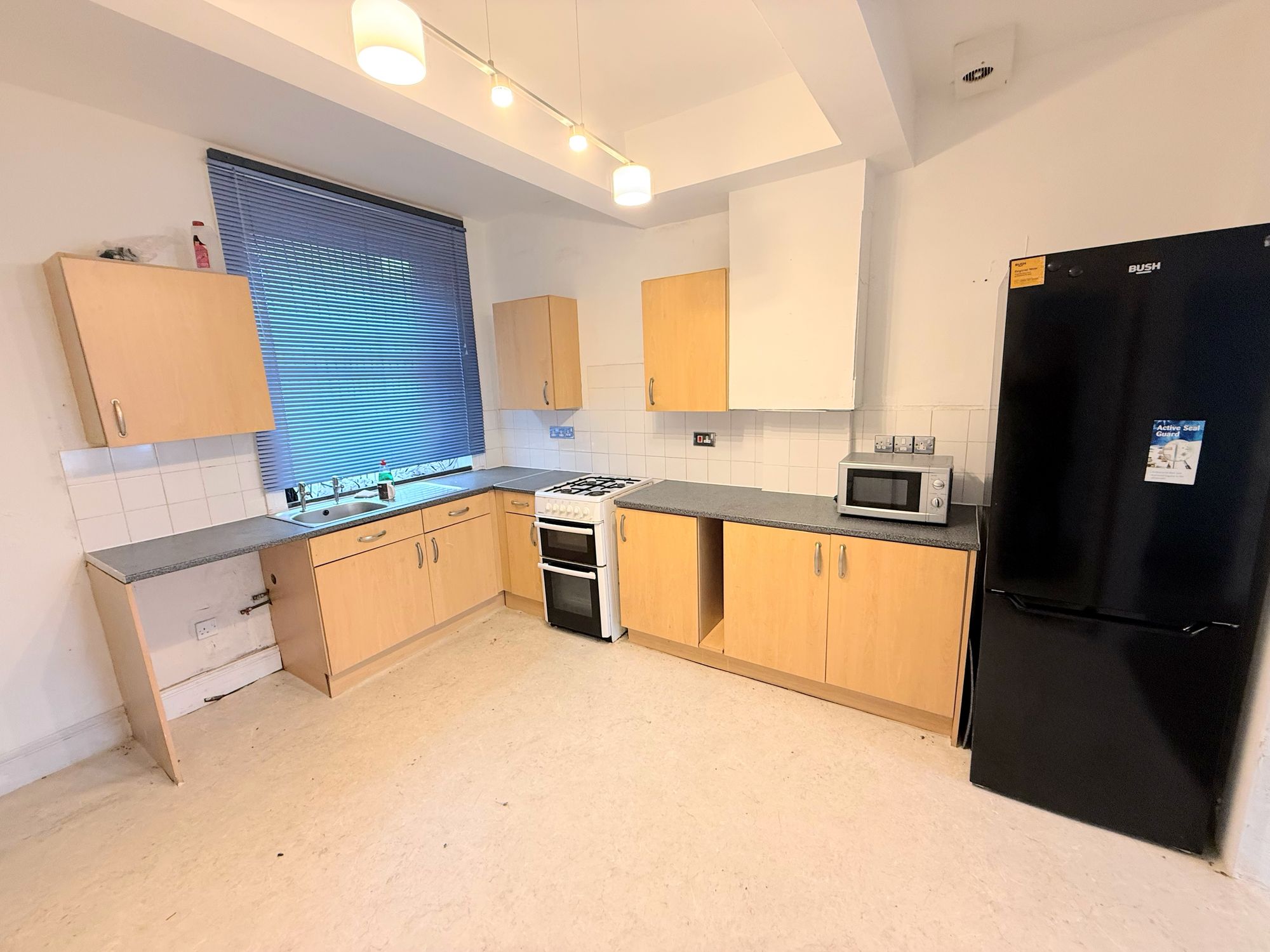 3 bed end of terrace house for sale in King Cross Road, Halifax 1