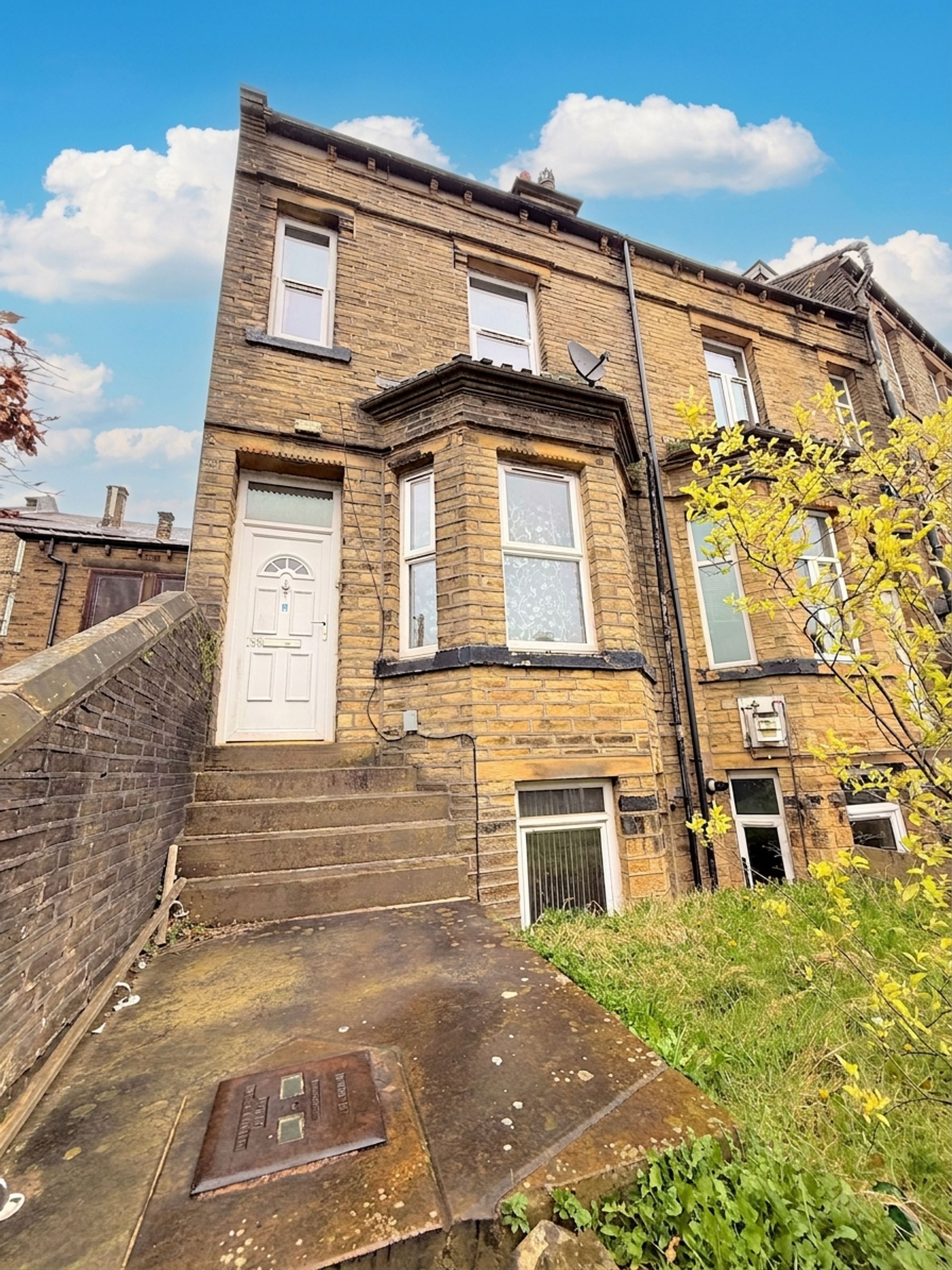 3 bed end of terrace house for sale in King Cross Road, Halifax  - Property Image 5