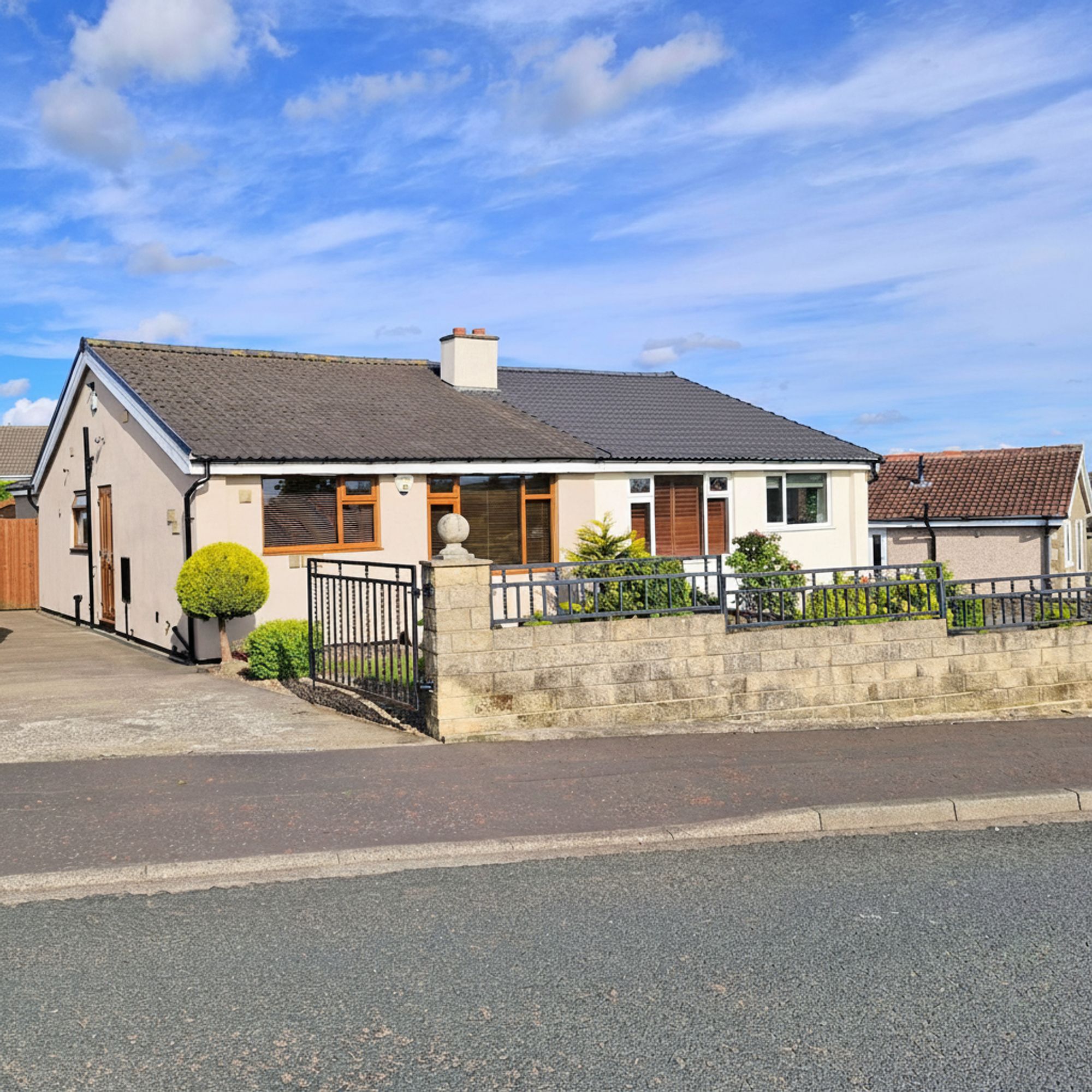 2 bed semi-detached bungalow for sale in Heathmoor Park Road, Halifax - Property Image 1