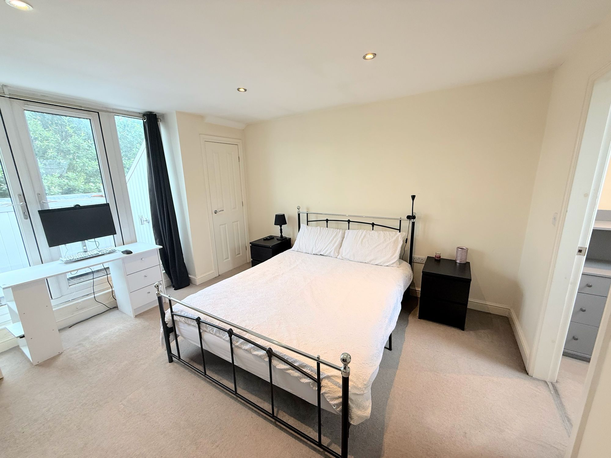 4 bed for sale in Hebble View, Halifax 2