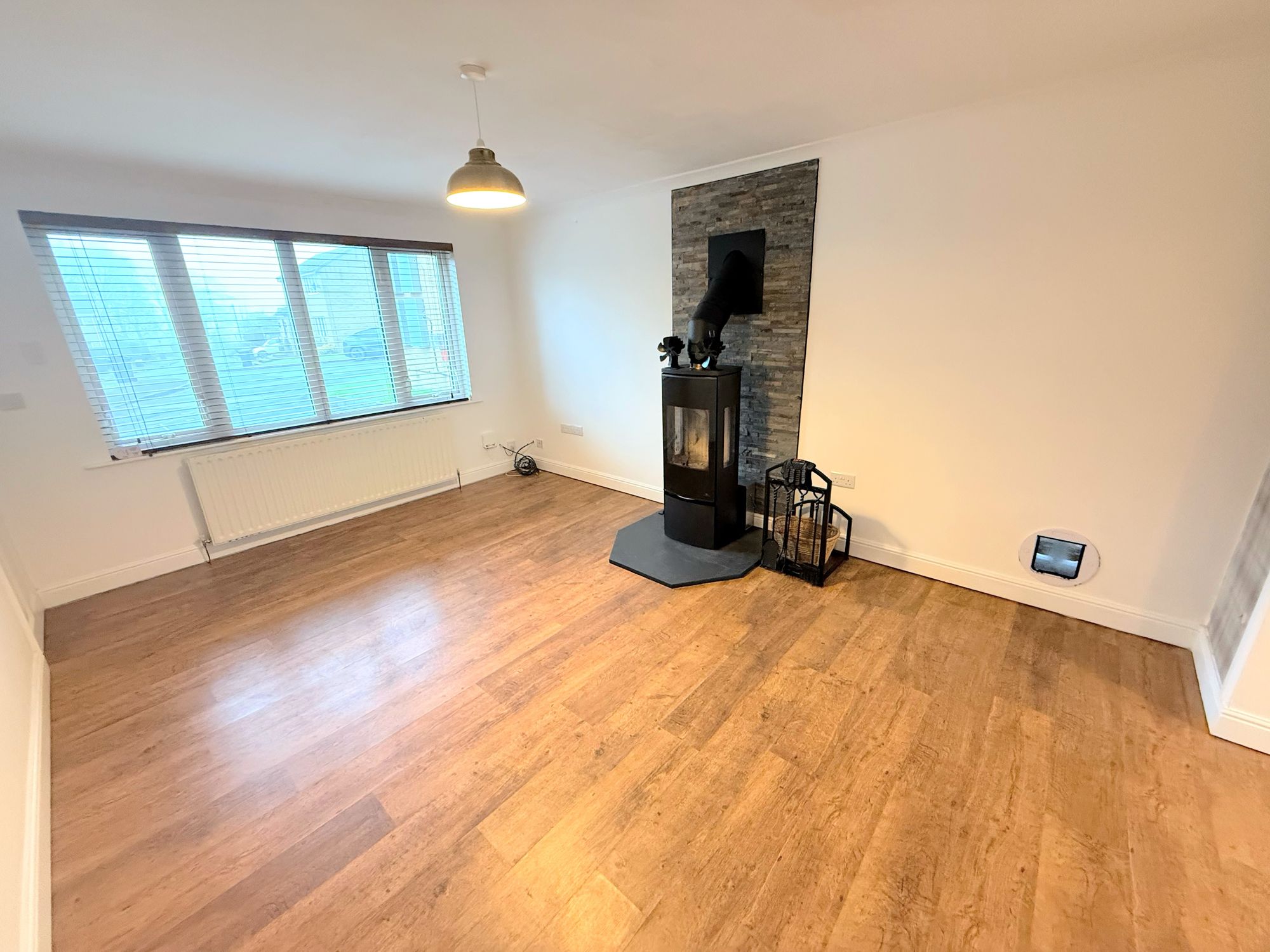 4 bed detached house to rent in Laurel Bank Close, Halifax 1