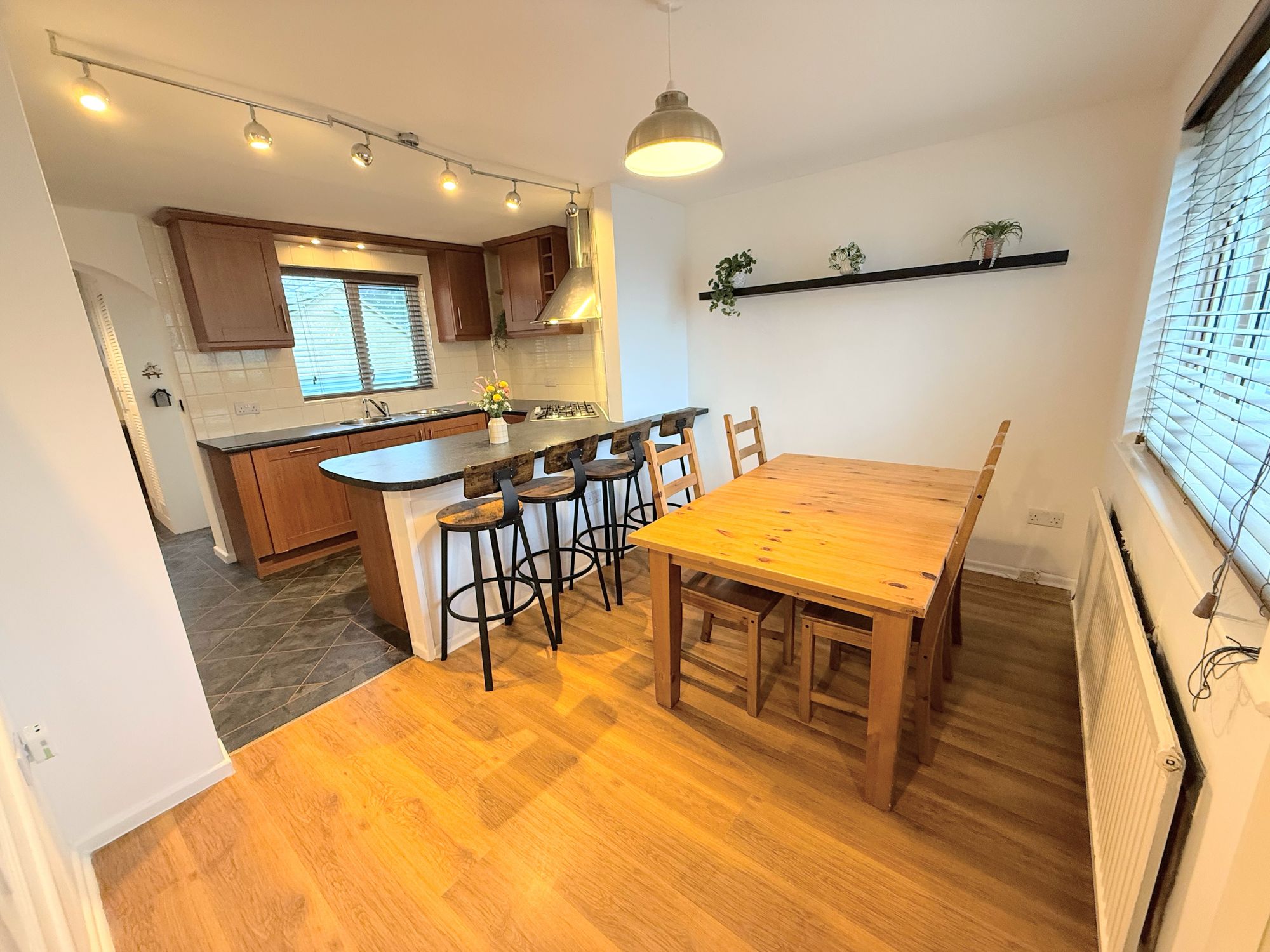 4 bed detached house to rent in Laurel Bank Close, Halifax 2