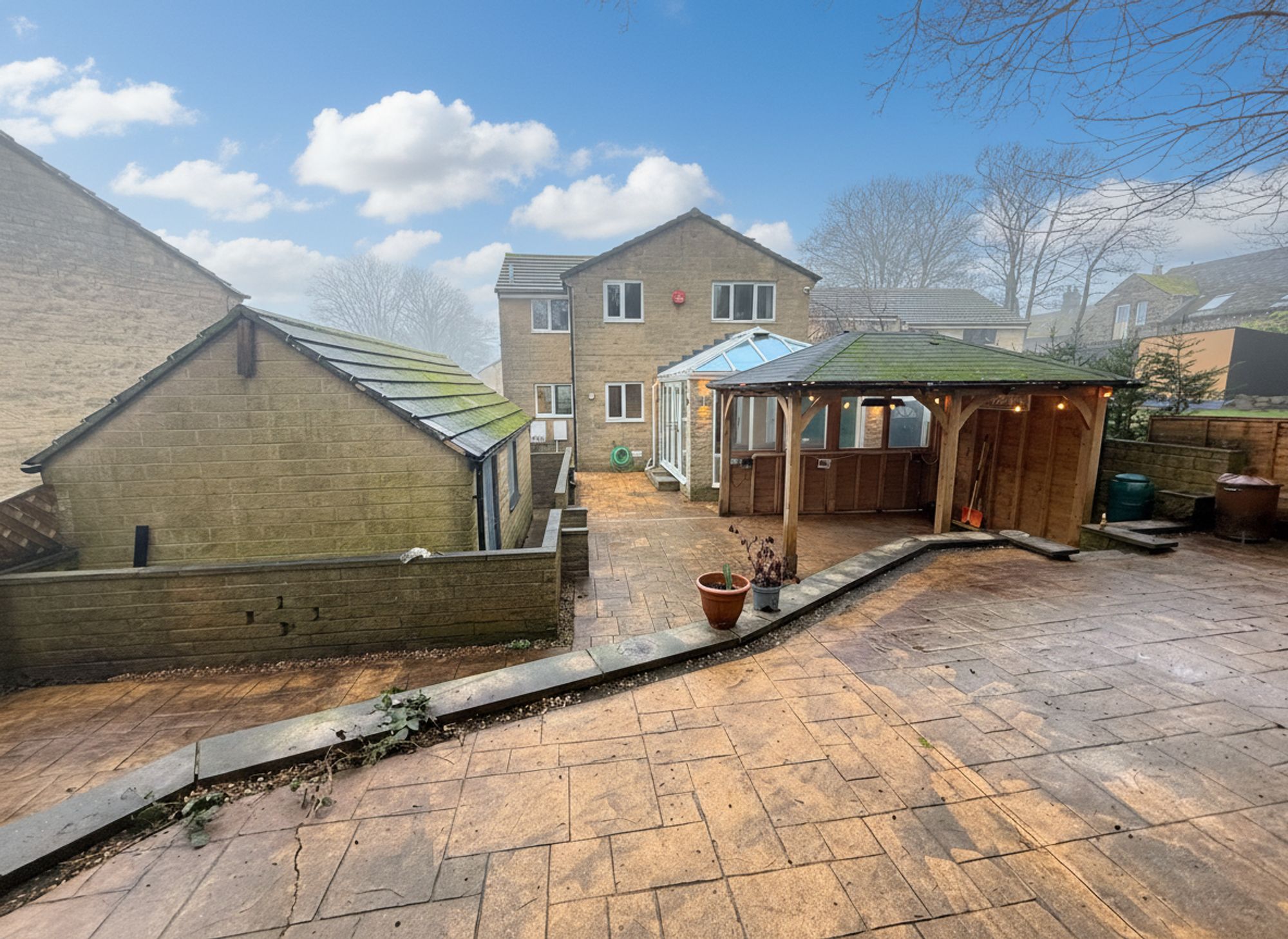 4 bed detached house to rent in Laurel Bank Close, Halifax 3