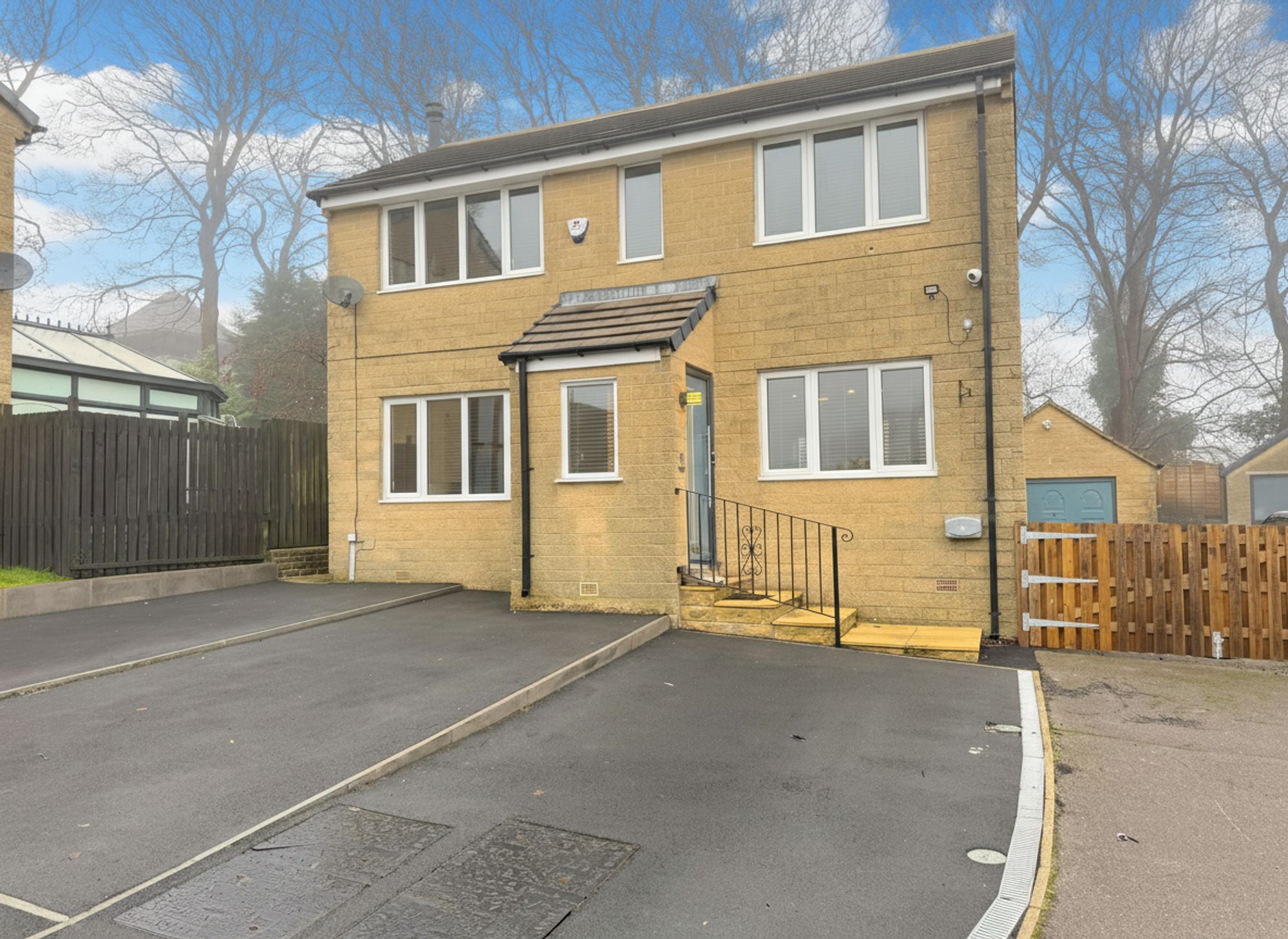 4 bed detached house to rent in Laurel Bank Close, Halifax, HX2
