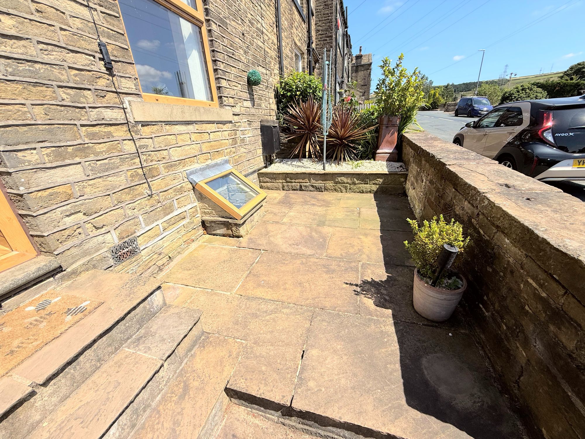 2 bed end of terrace house for sale in Bradshaw Lane, Halifax  - Property Image 4