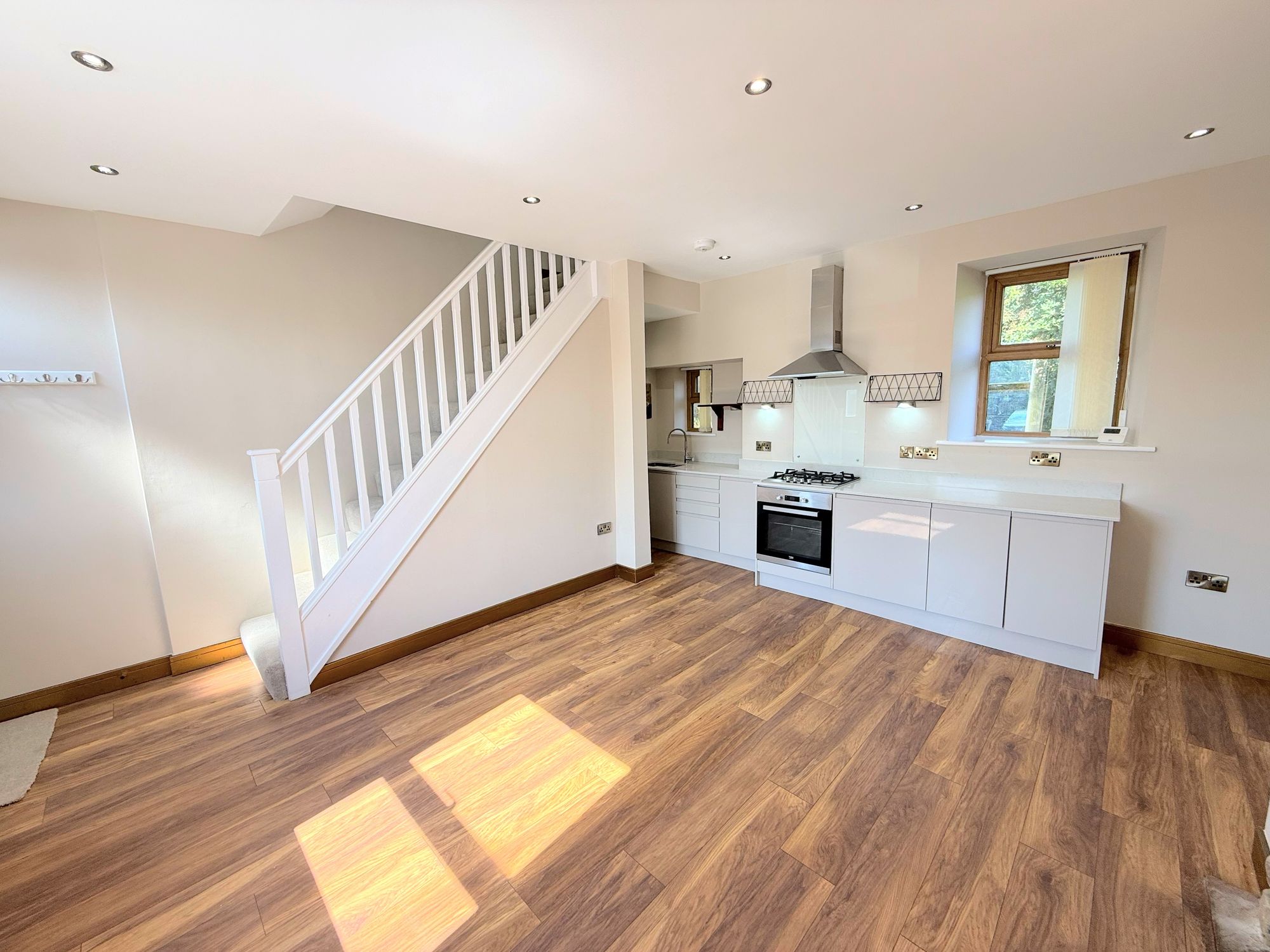 2 bed end of terrace house for sale in Bradshaw Lane, Halifax 6