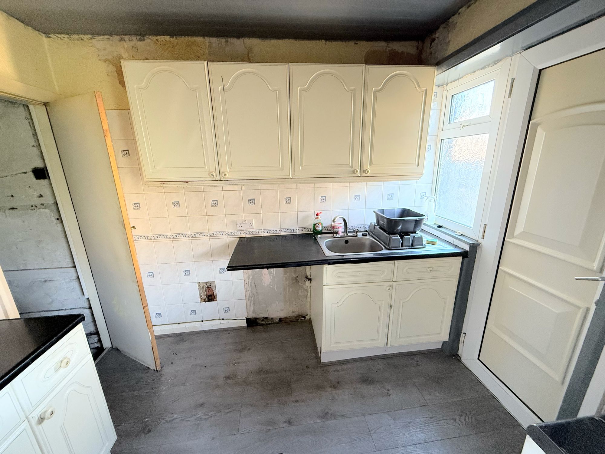 2 bed mid-terraced house for sale in Parkinson Lane, Halifax  - Property Image 9