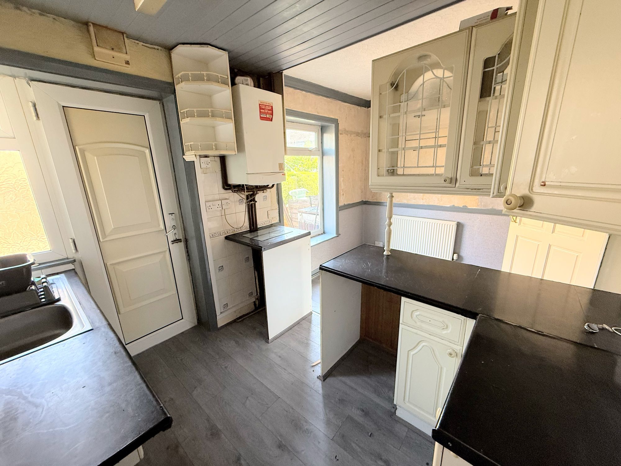 2 bed mid-terraced house for sale in Parkinson Lane, Halifax  - Property Image 3