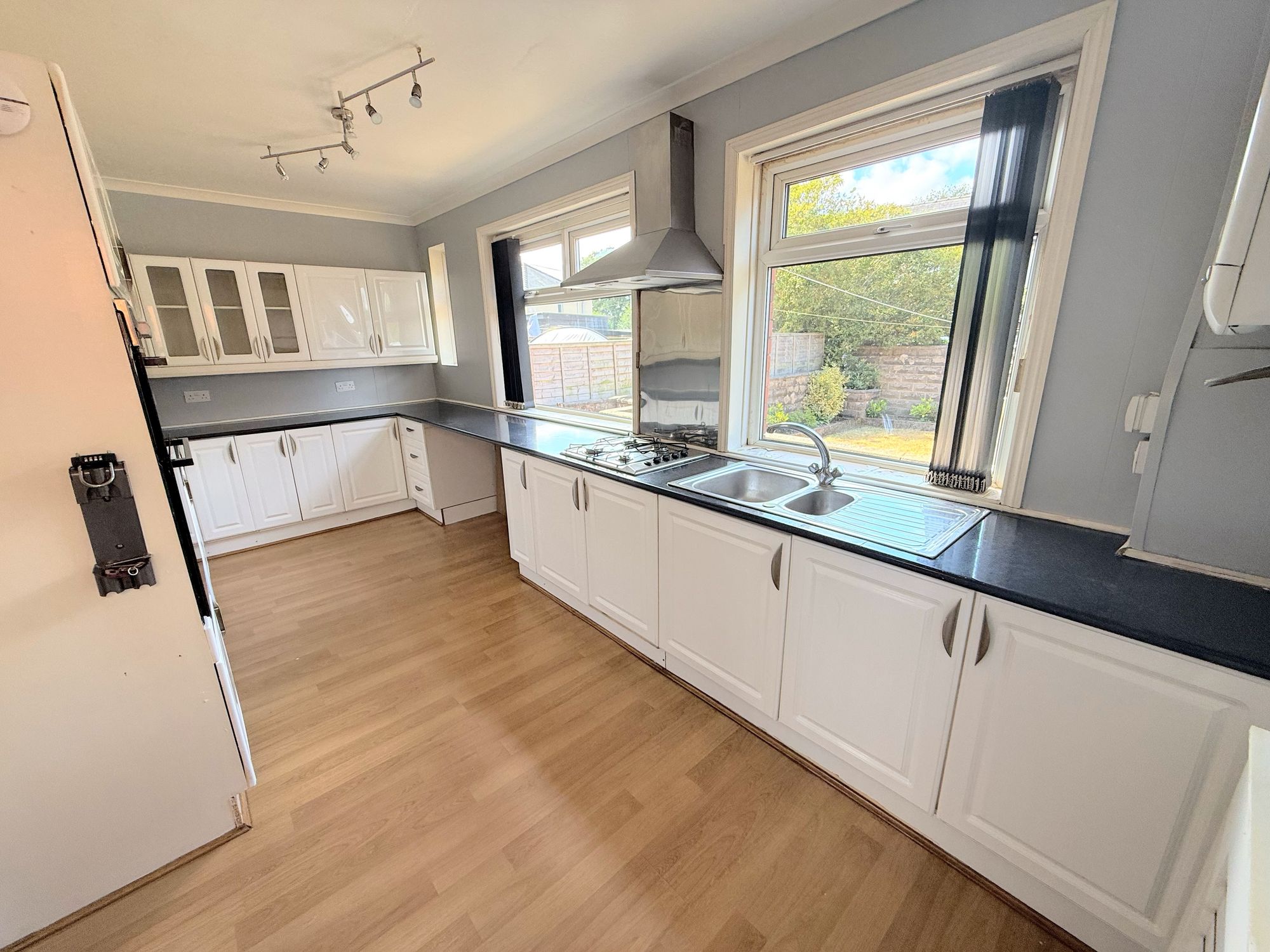 2 bed end of terrace house for sale in Backhold Drive, Halifax  - Property Image 3