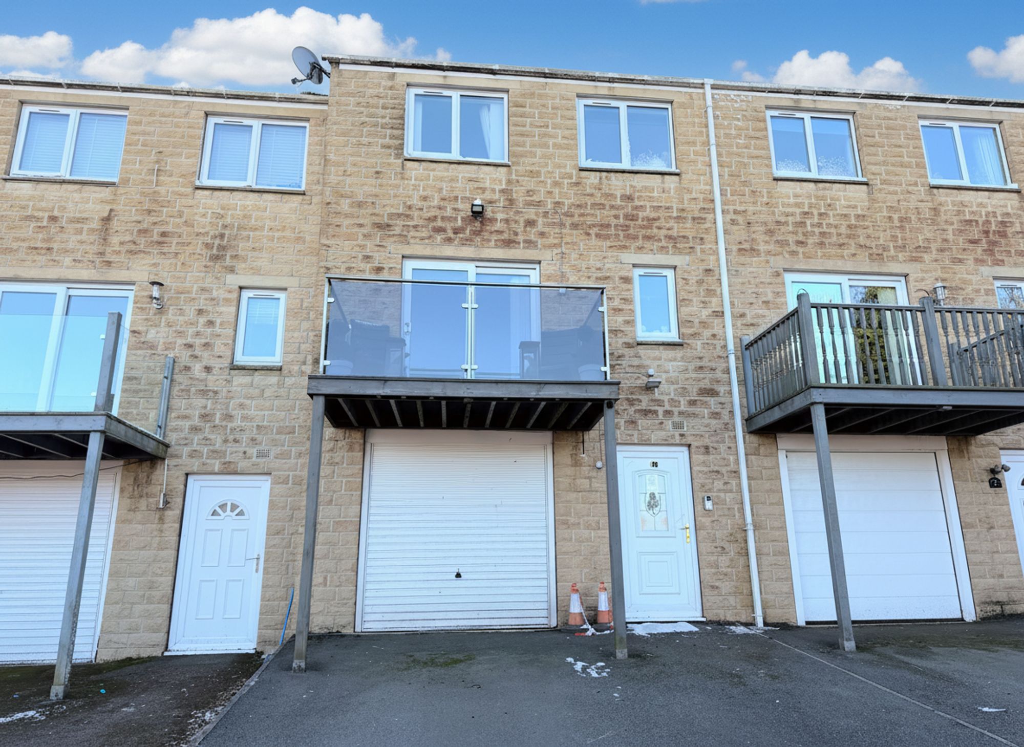 3 bed terraced house for sale in Aislaby Heights, Halifax, HX2