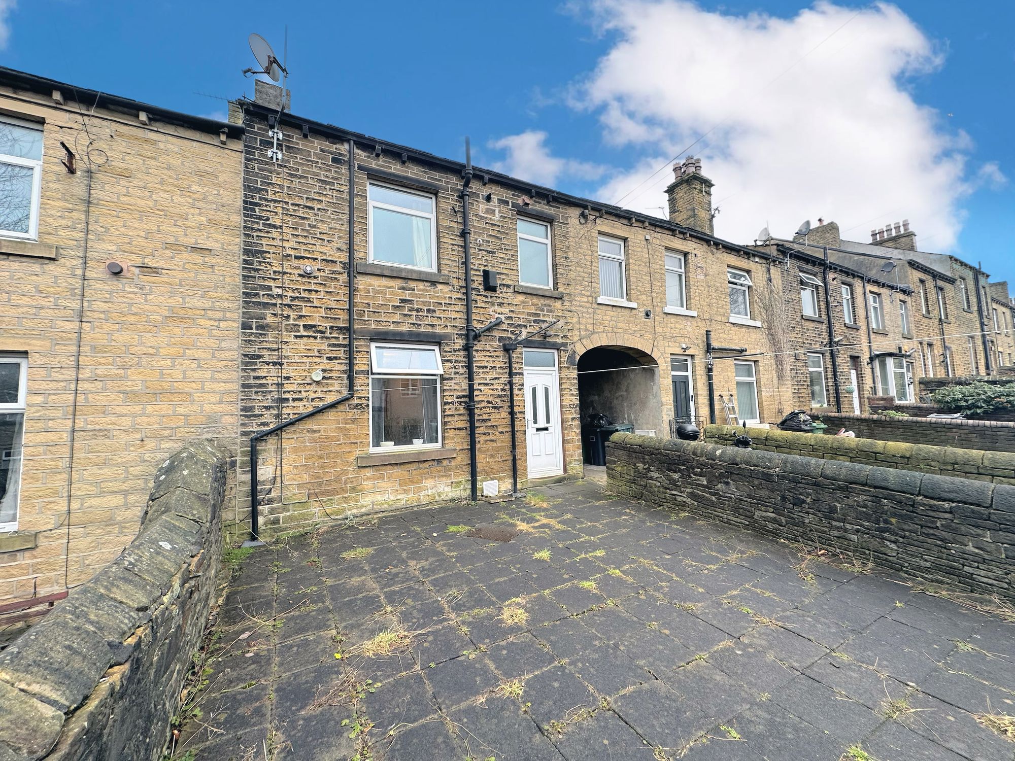 1 bed terraced house for sale in New Hey Road, Huddersfield - Property Image 1