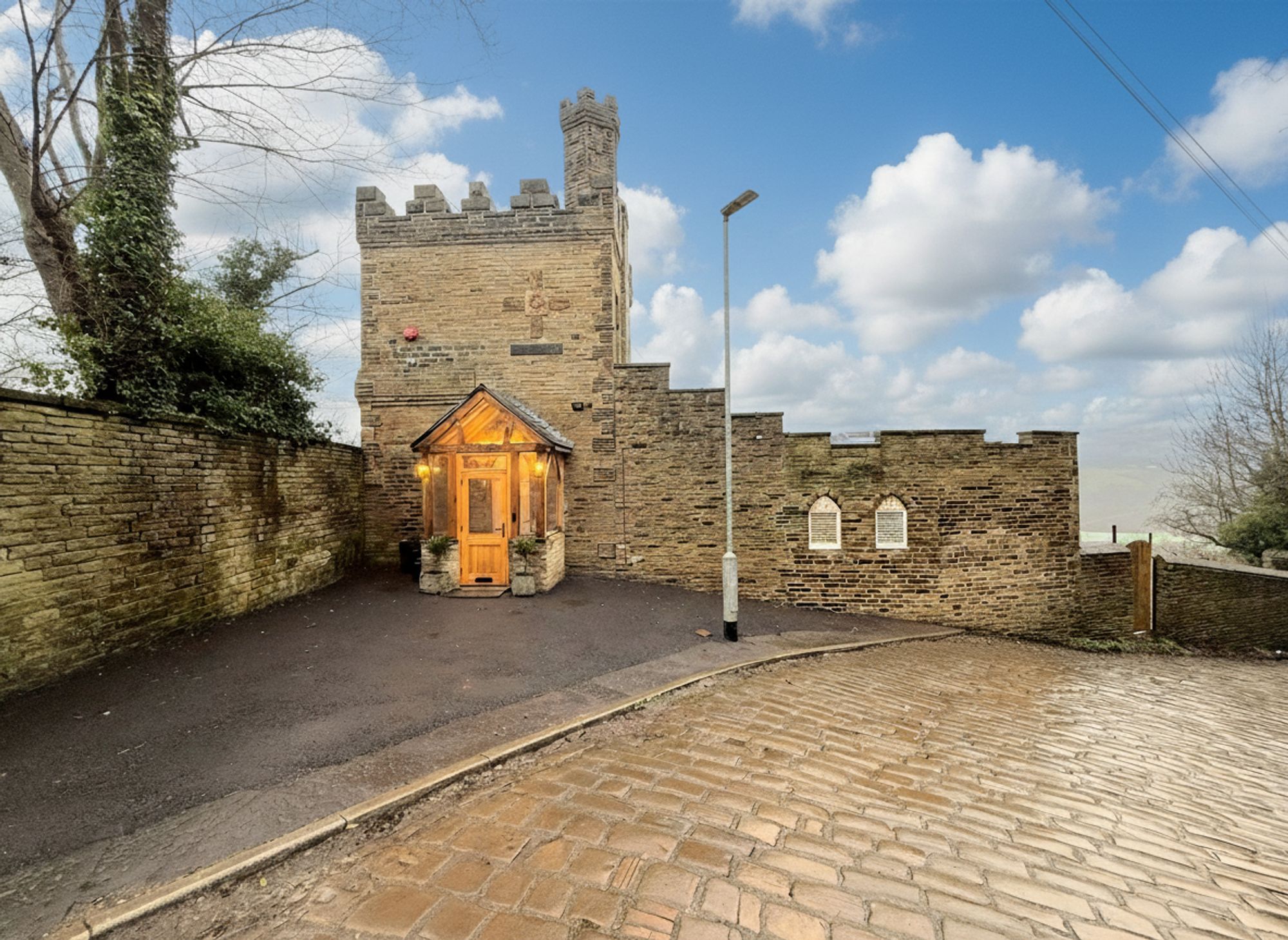 3 bed detached house for sale in Brighouse Wood Lane, Brighouse  - Property Image 1