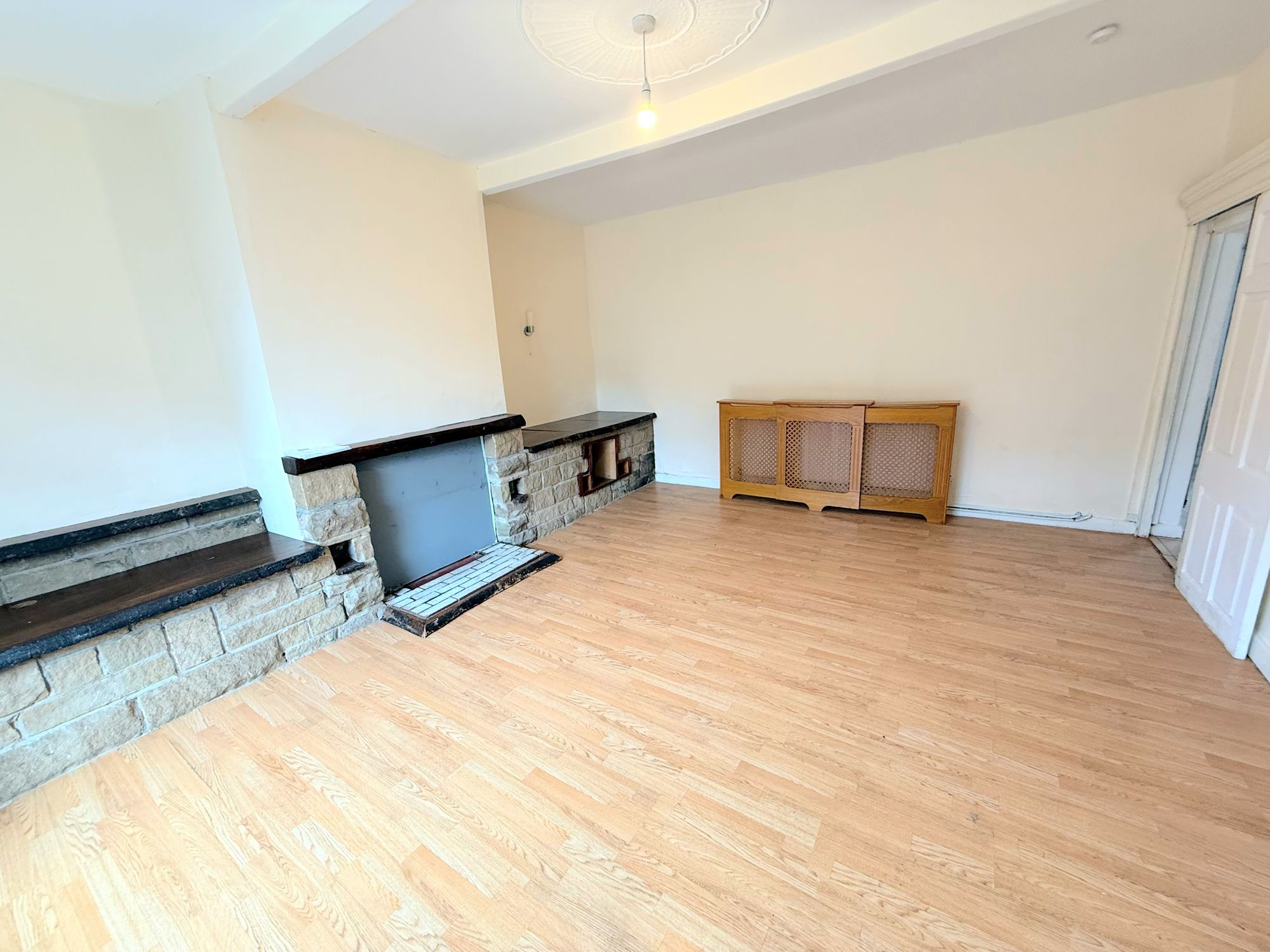 3 bed mid-terraced house for sale in Beech Street, Halifax 5