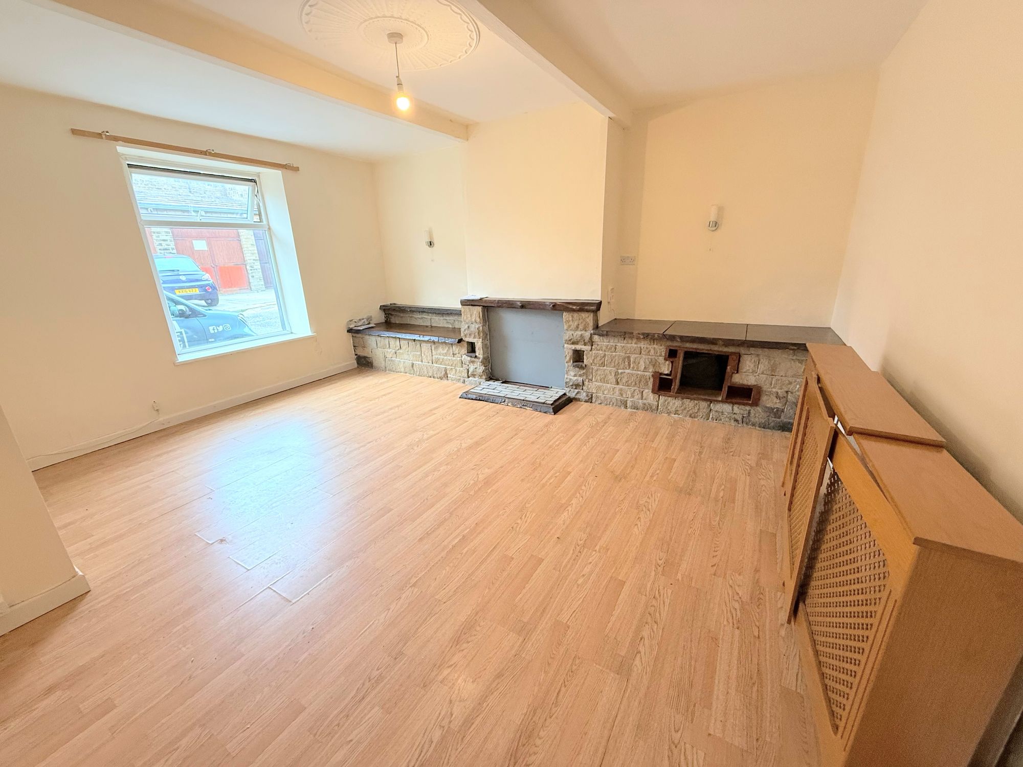 3 bed mid-terraced house for sale in Beech Street, Halifax  - Property Image 2