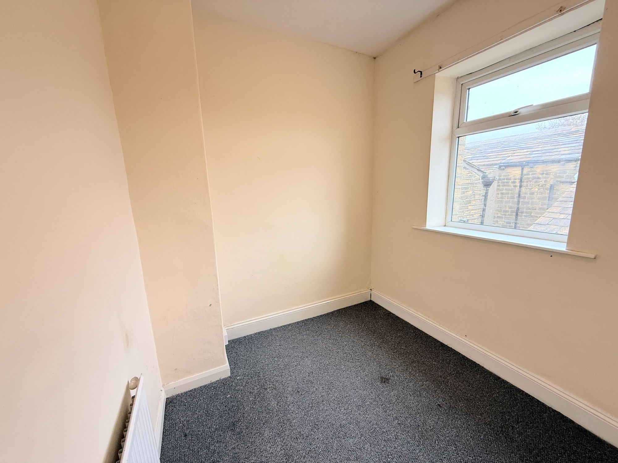 3 bed mid-terraced house for sale in Beech Street, Halifax 11