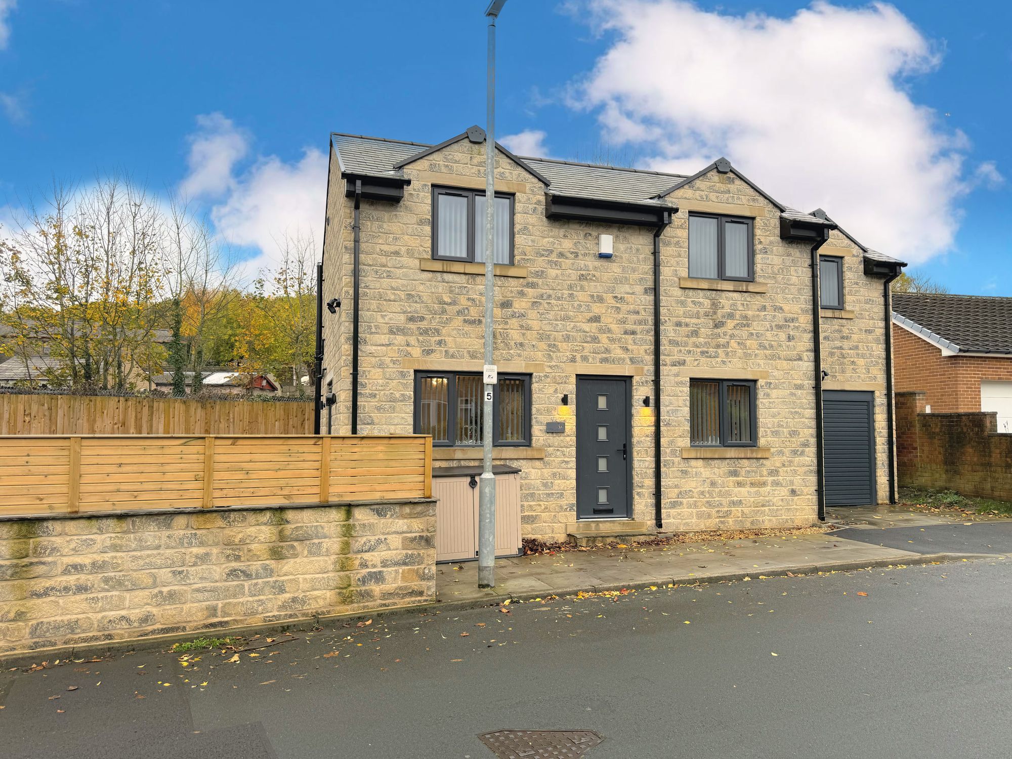 3 bed detached house for sale in Westfield Drive, Halifax 5