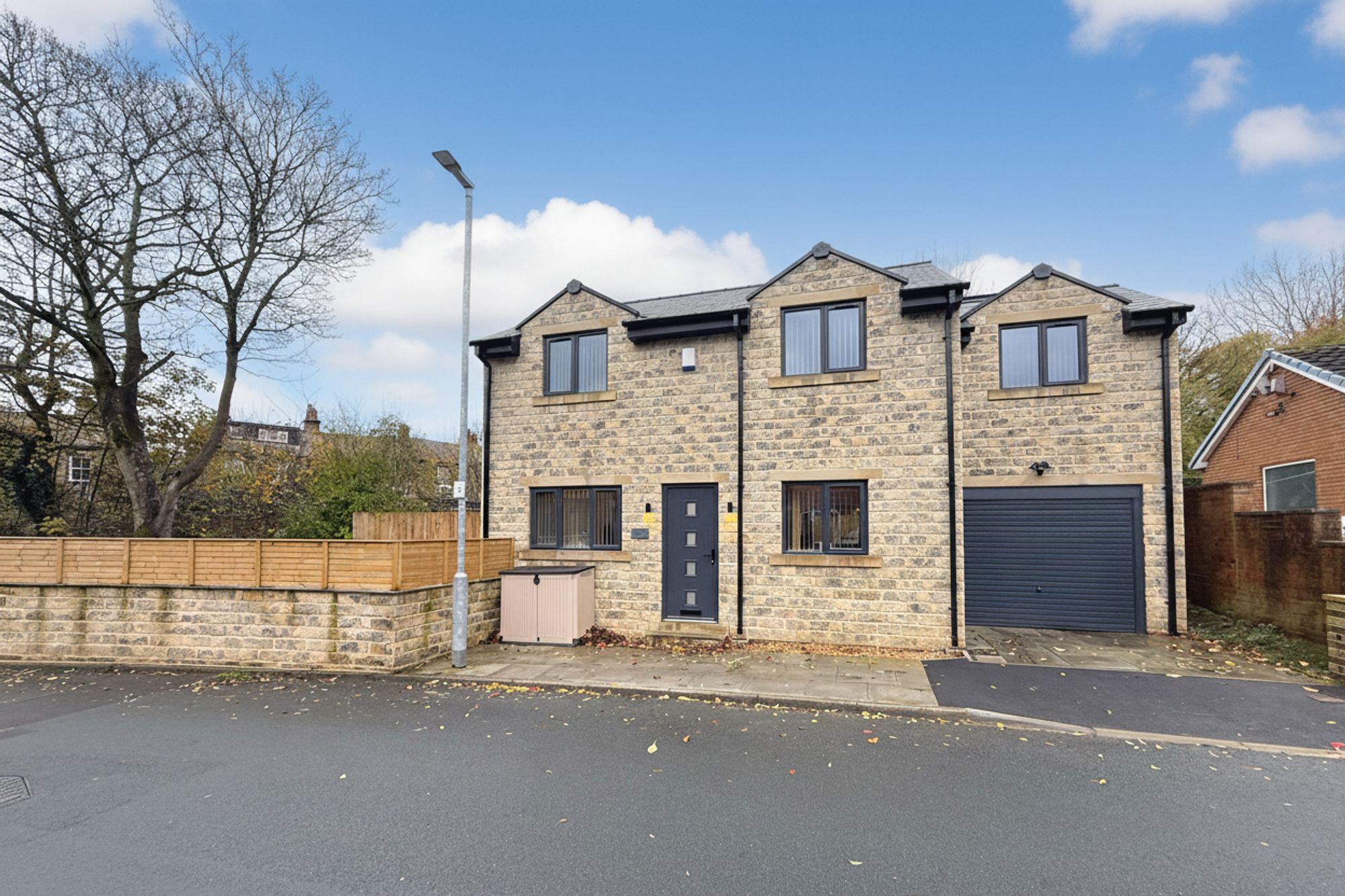 3 bed detached house for sale in Westfield Drive, Halifax, HX3