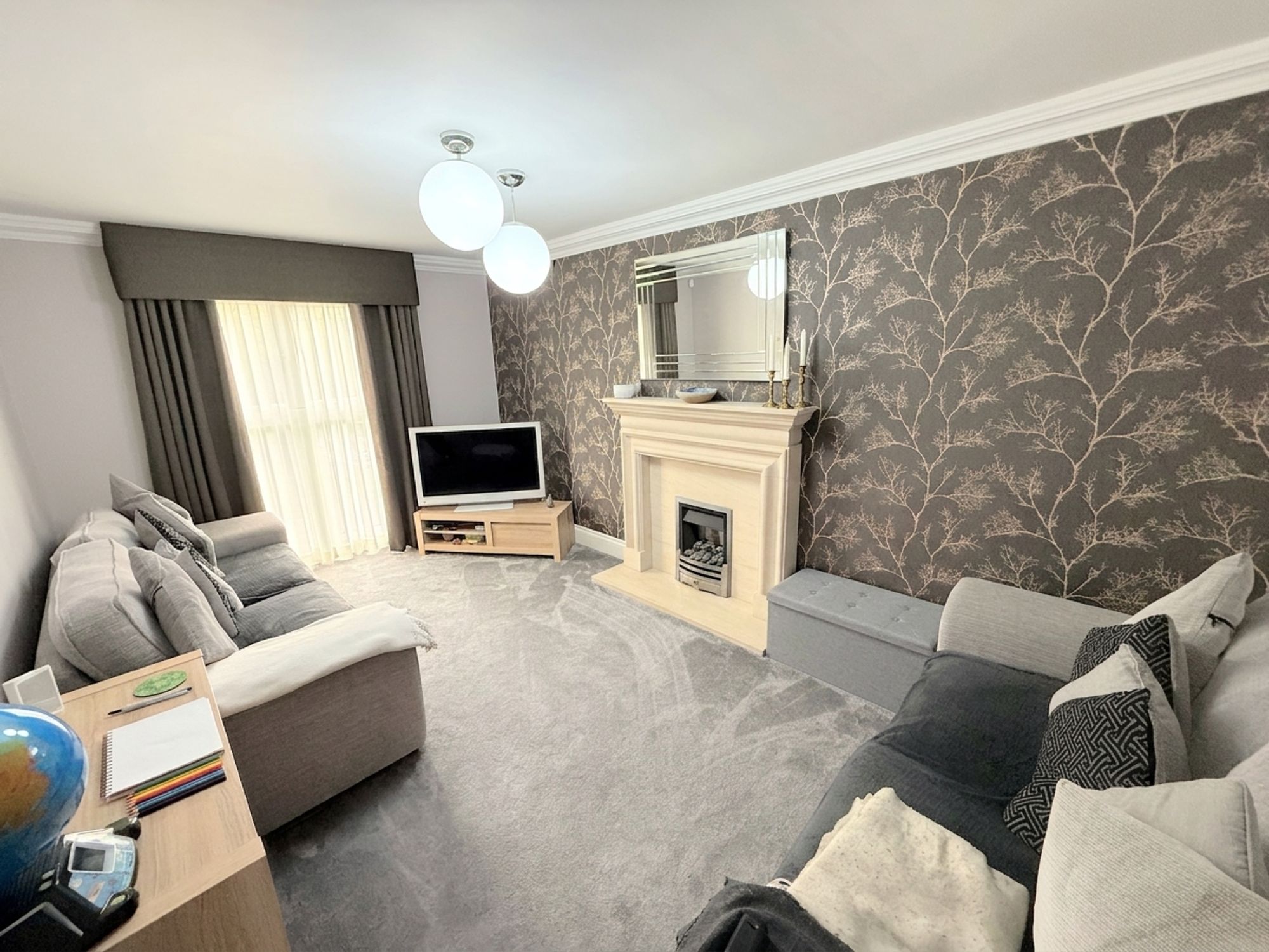 4 bed end of terrace house for sale in Portland Road, Halifax 2