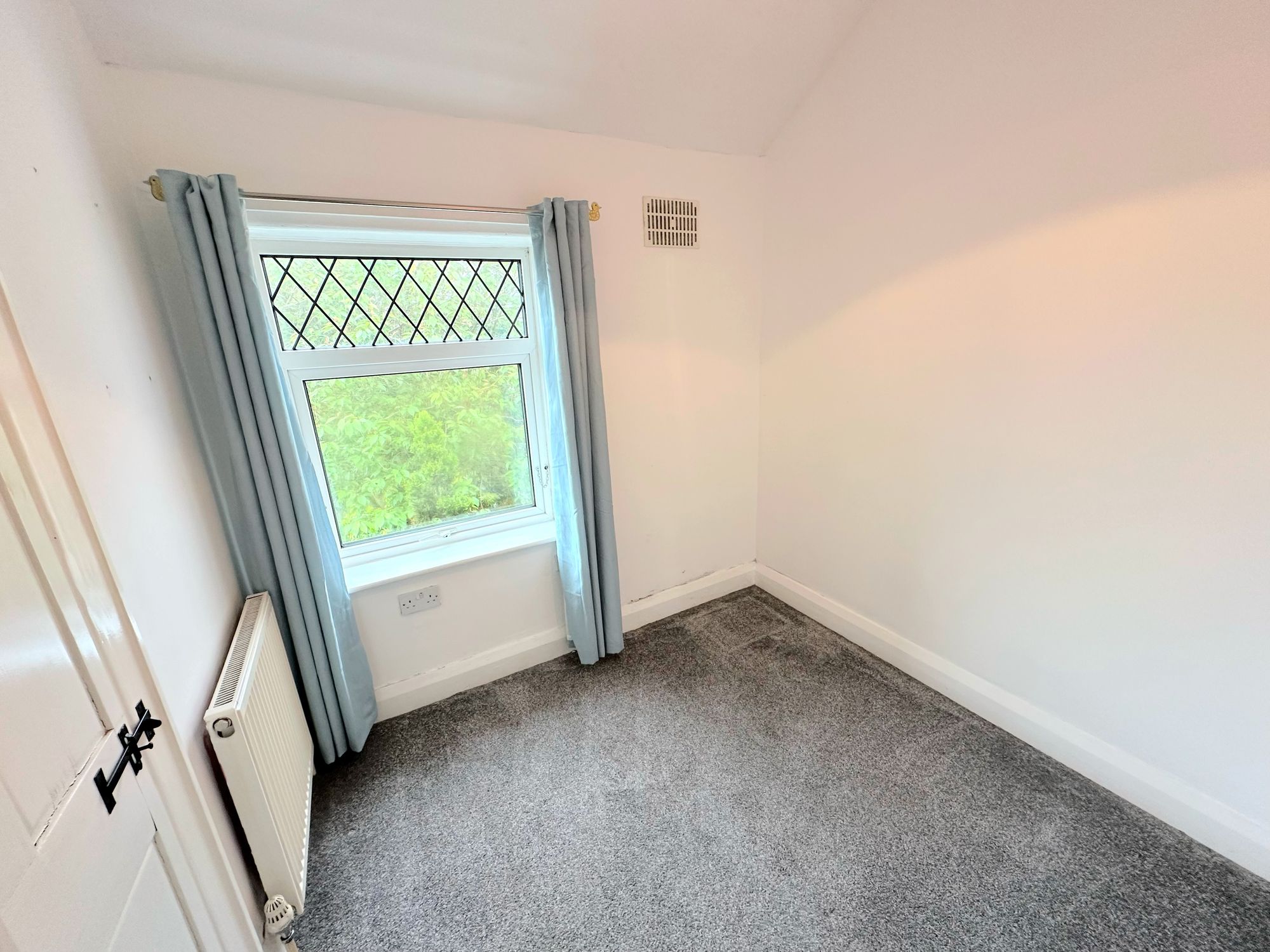 2 bed mid-terraced house to rent in Sandhall Green, Halifax  - Property Image 11