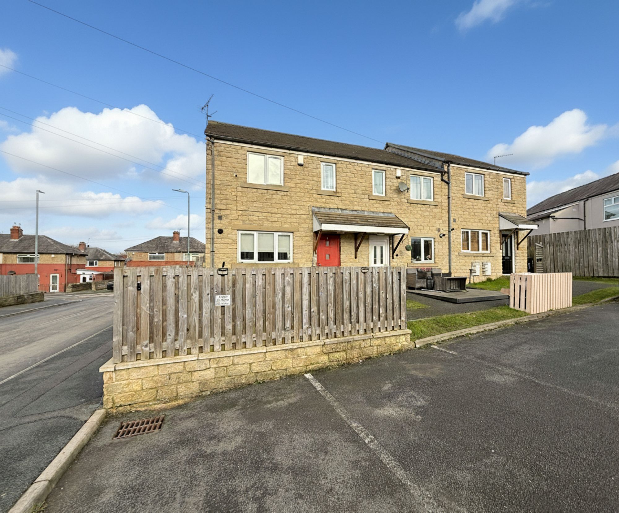 3 bed end of terrace house for sale in Cricketers Fold, Halifax  - Property Image 1