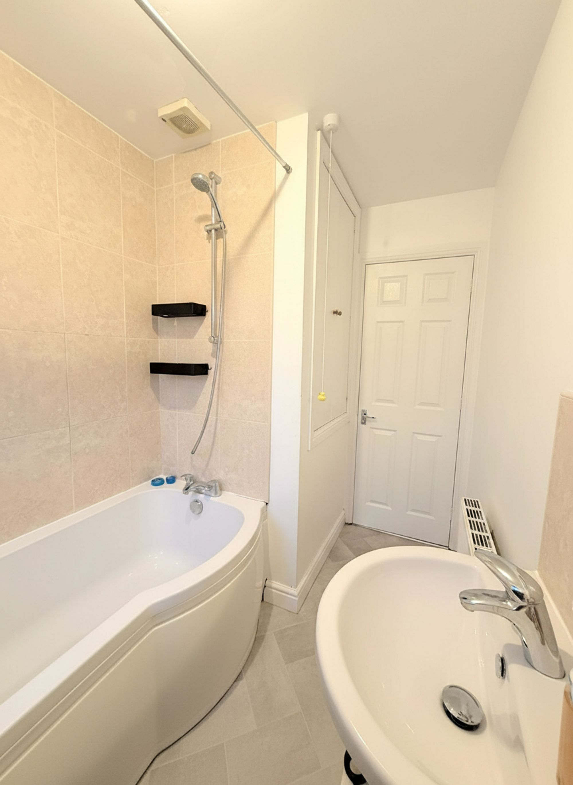 3 bed end of terrace house for sale in Cricketers Fold, Halifax 18